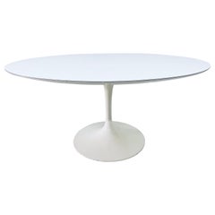 Eero Saarinen Round White Laminate Dining or Center Table for Knoll, 1970s