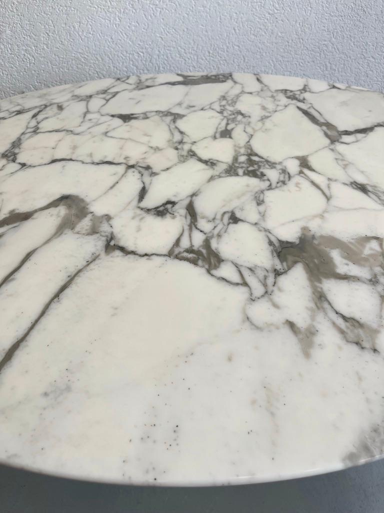 Eero Saarinen Arabescato Marble Pedestal Dining Table by Knoll, circa 2020 1