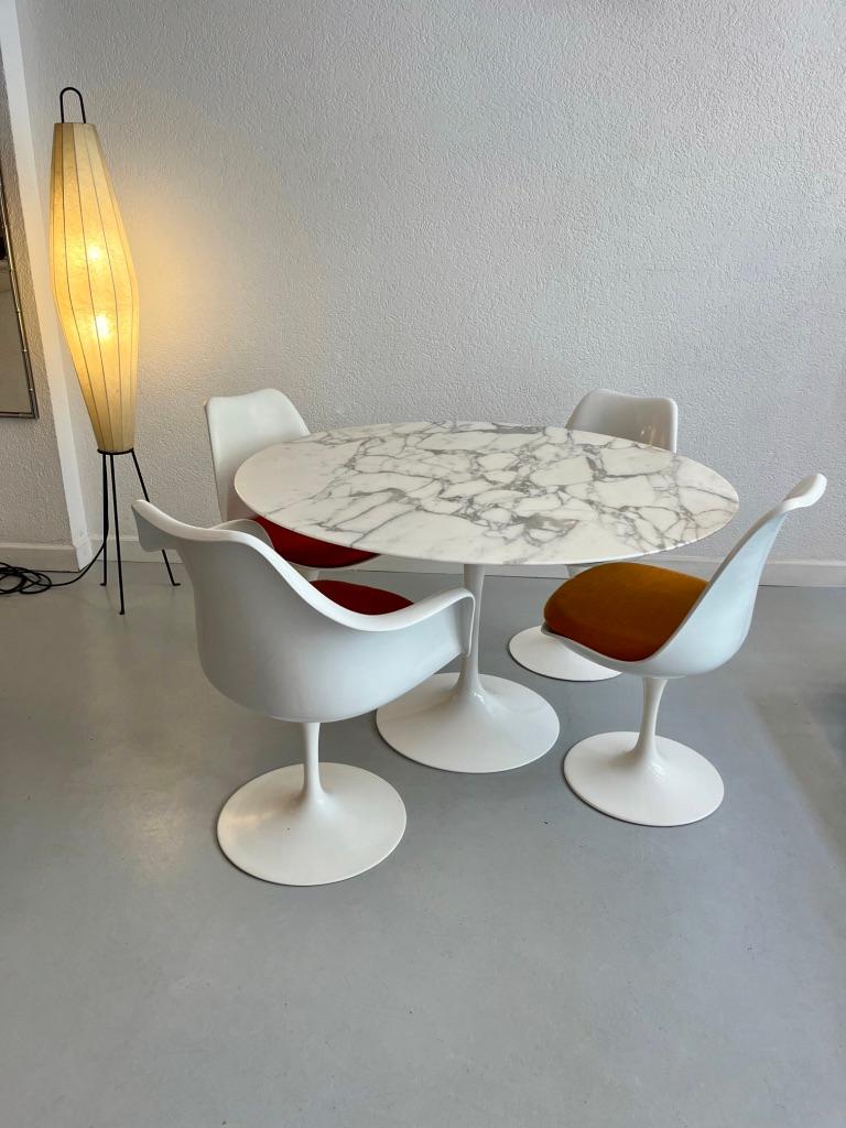 Eero Saarinen Arabescato Marble Pedestal Dining Table by Knoll, circa 2020 2