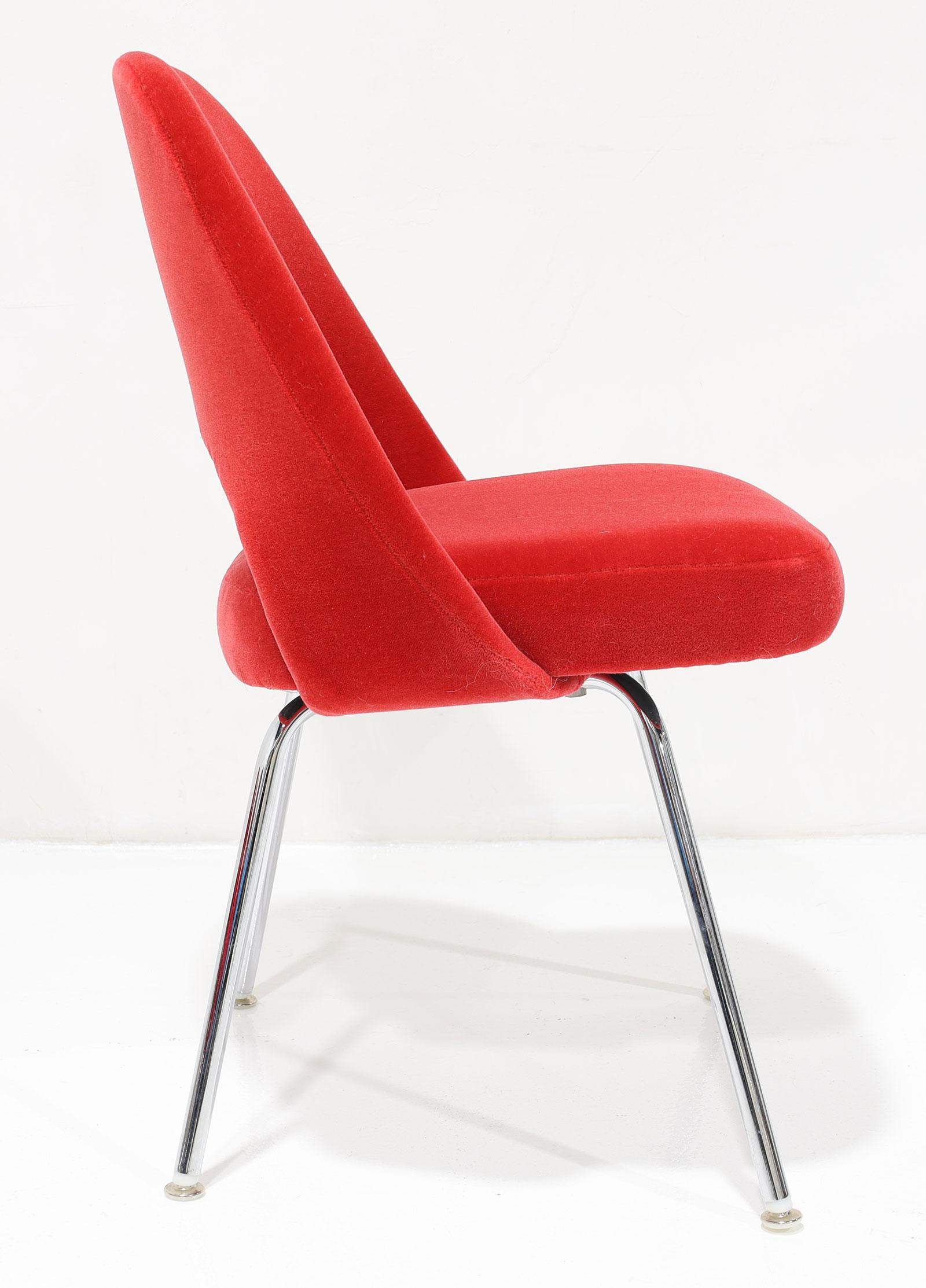 Sedie direzionali senza braccioli Eero Saarinen di Knoll in mohair rosso Donghia In condizioni buone in vendita a Dallas, TX