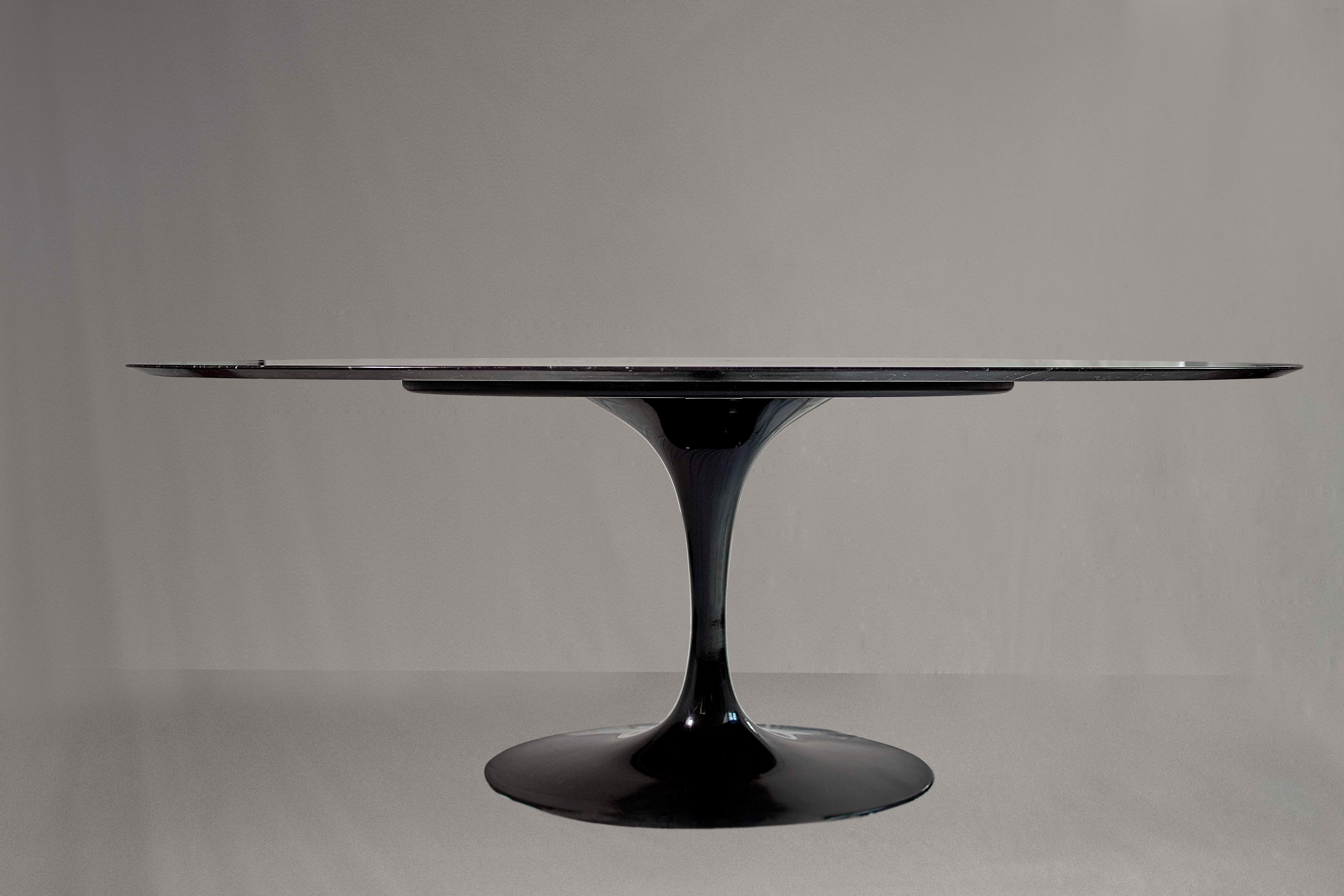 Mid-Century Modern Eero Saarinen, Black Marquina Top Tulip Table. Black Base For Sale
