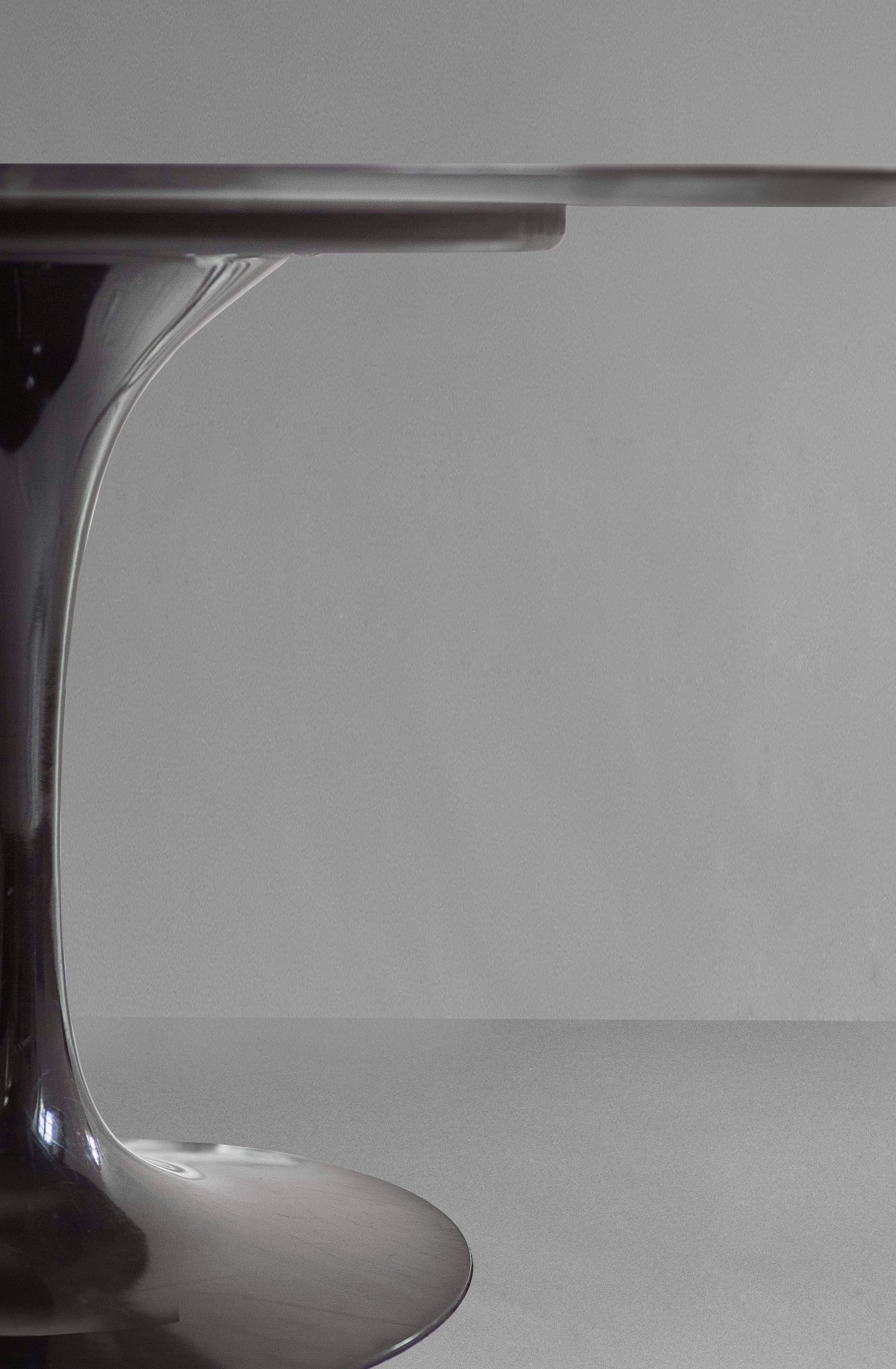 Eero Saarinen, Black Marquina Top Tulip Table. Black Base In Good Condition For Sale In Milan, IT
