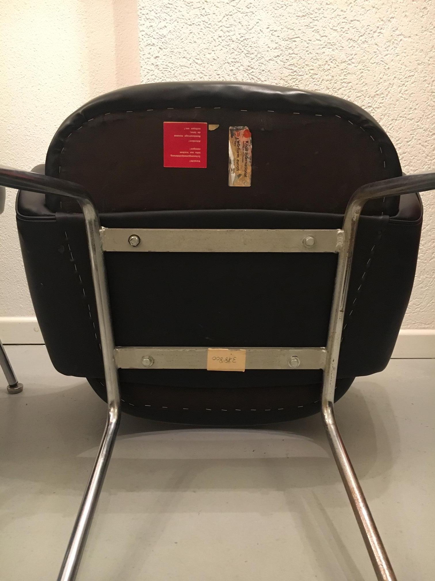 Eero Saarinen Black Vinyl Office Armchair by Knoll 2