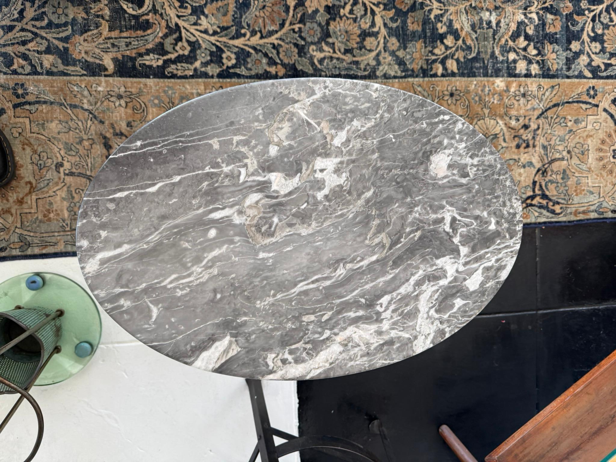 Mid-Century Modern Table d'appoint Eero Saarinen by Knoll en vente