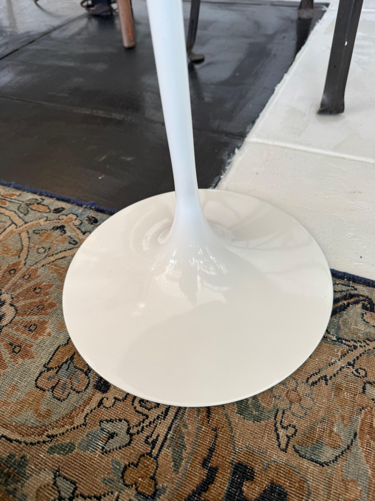 20ième siècle Table d'appoint Eero Saarinen by Knoll en vente