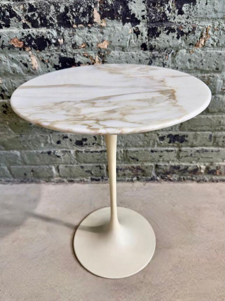 Eero Saarinen Calcutta Marble Side/End Table by Knoll, 1960.  Beautiful knife edge Calcutta marble and iron base. Beautiful iconic piece of mid century modern history.
 