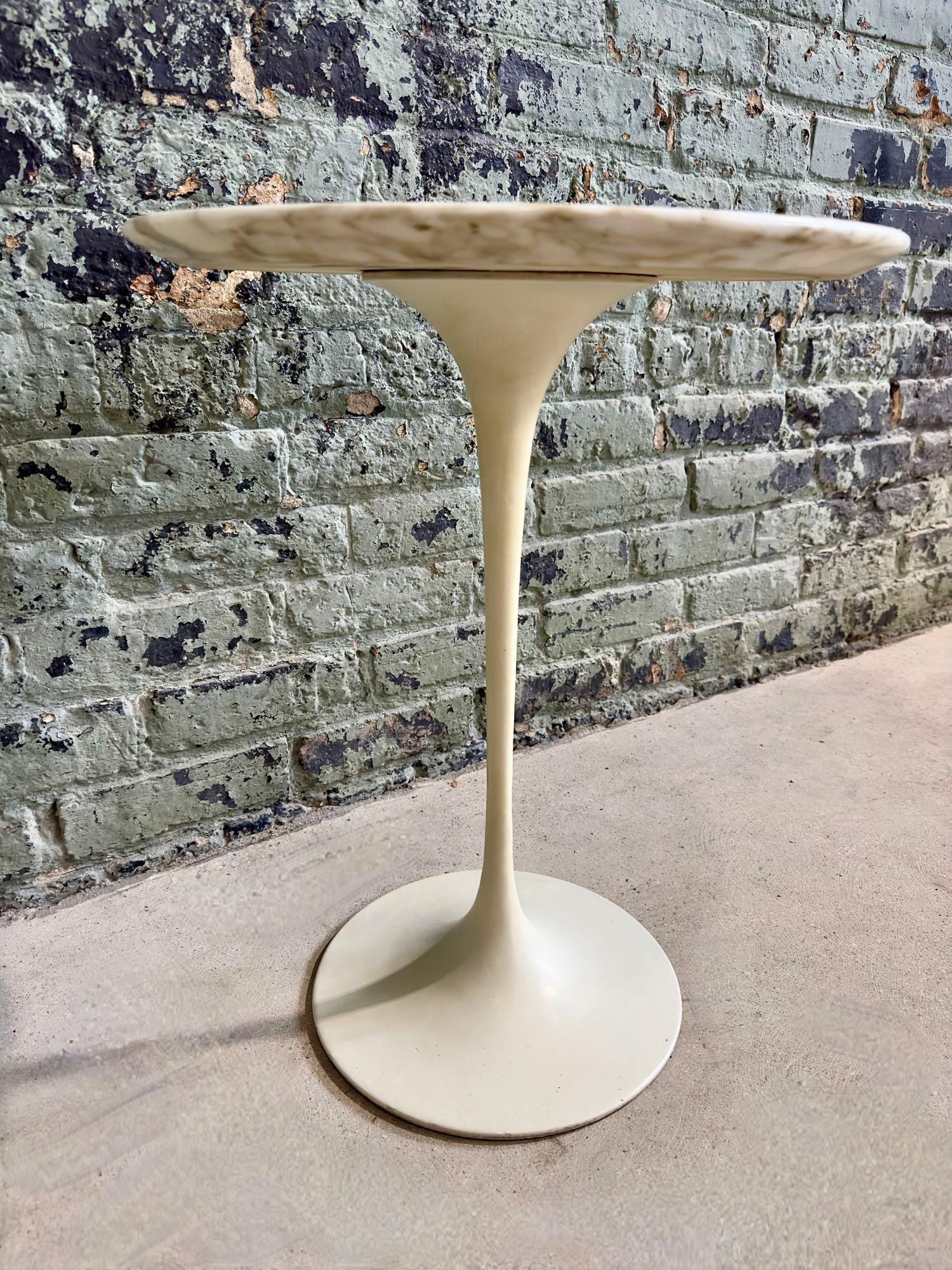 American Eero Saarinen Calcutta Marble Side/End Table by Knoll, 1960