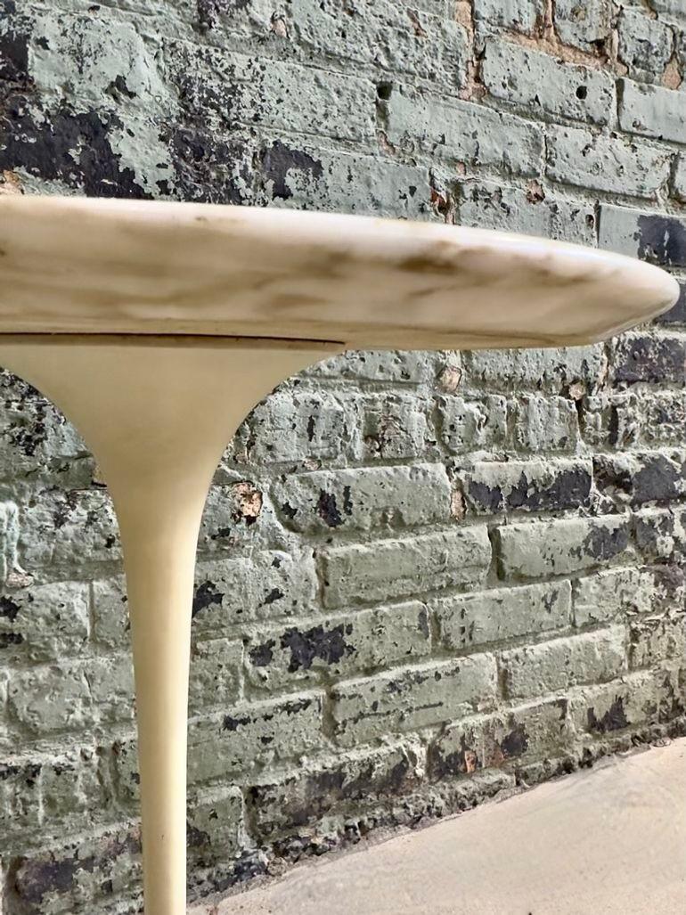 Eero Saarinen Calcutta Marble Side/End Table by Knoll, 1960 In Good Condition In Chicago, IL