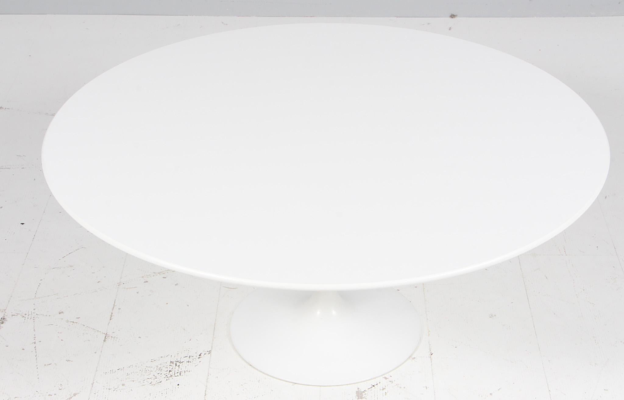 Mid-Century Modern Eero Saarinen coffee  Table for Knoll For Sale