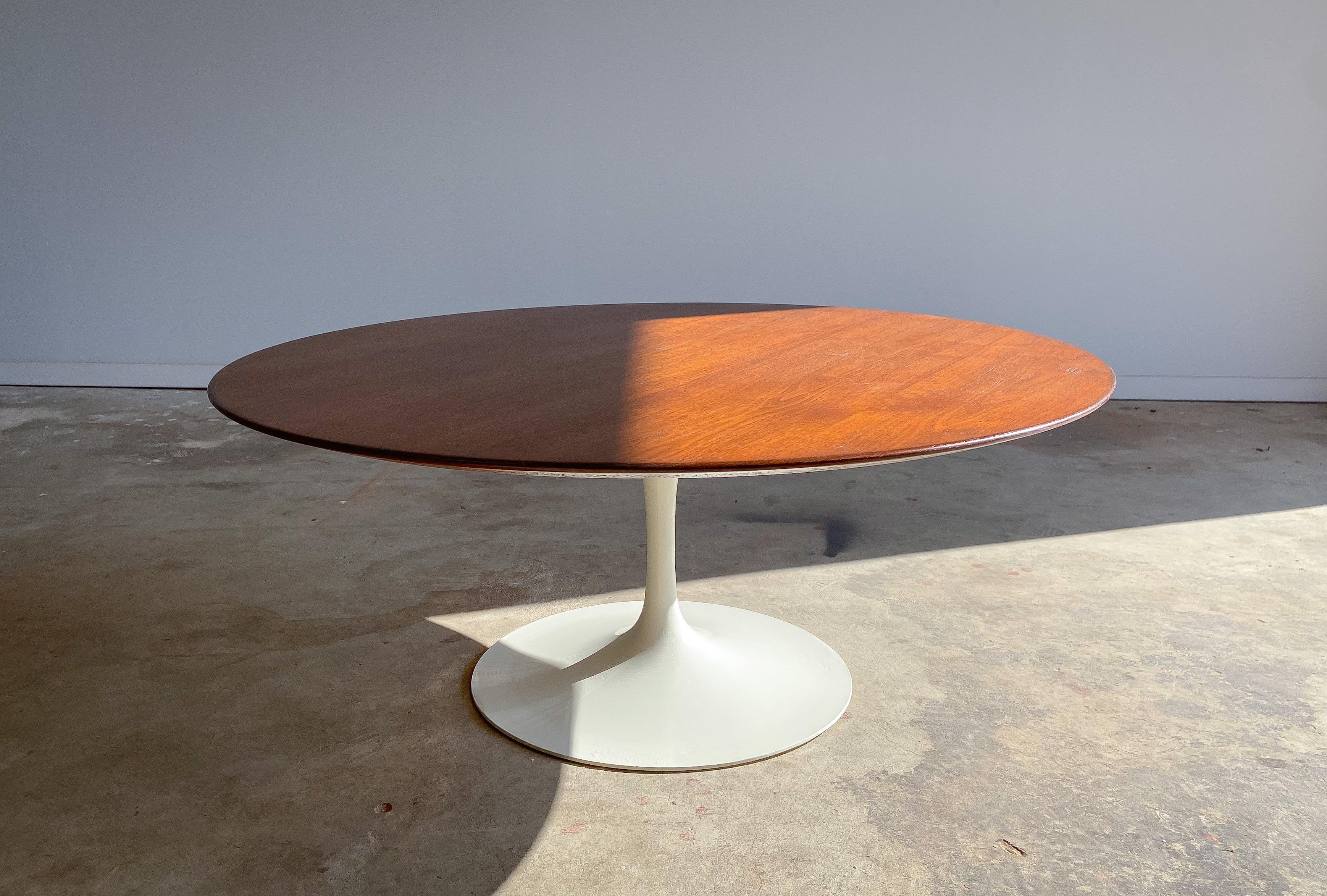 American Eero Saarinen Coffee Table for Knoll, Walnut, 1970s For Sale