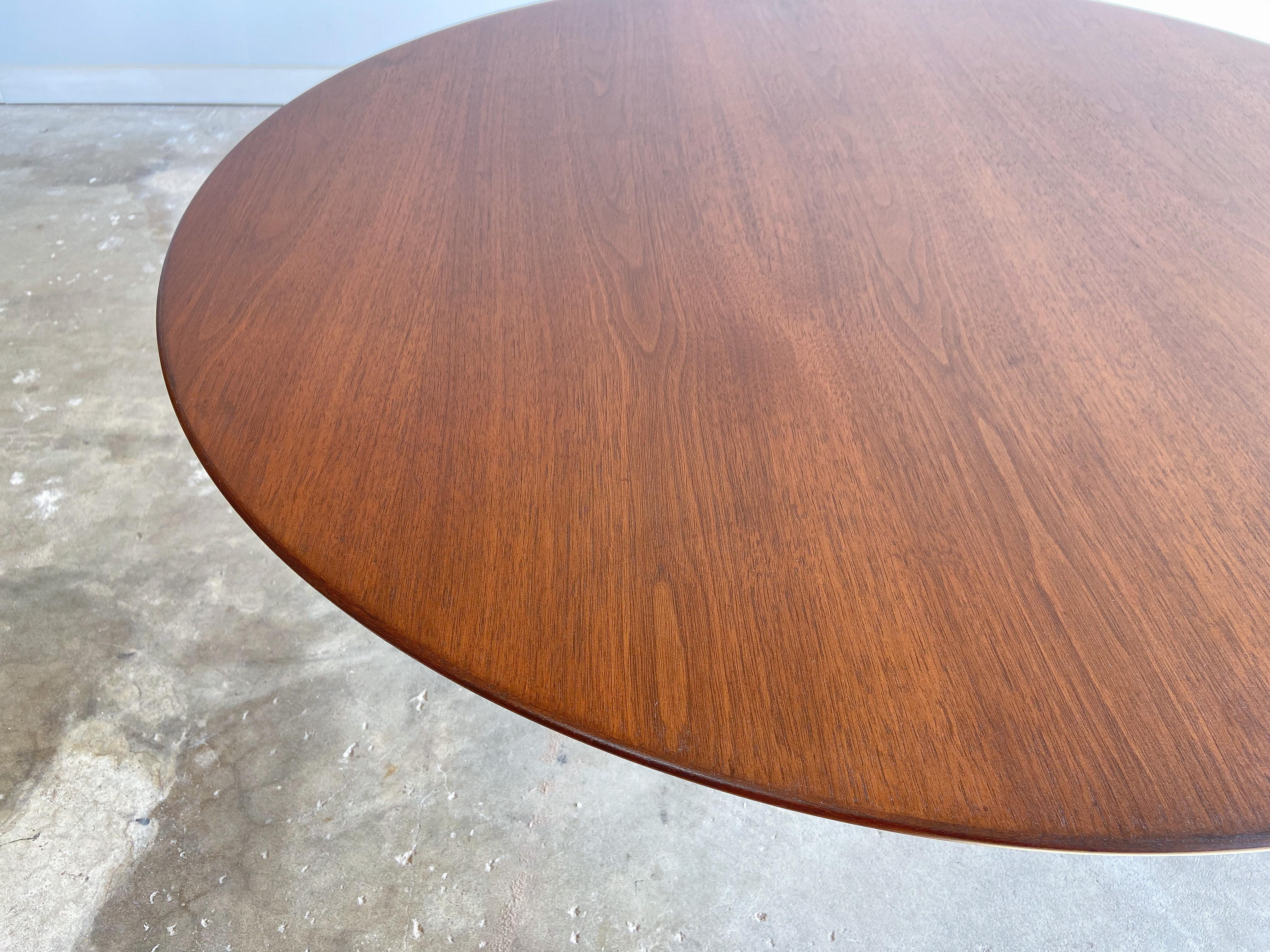 Eero Saarinen Coffee Table for Knoll, Walnut, 1970s For Sale 1