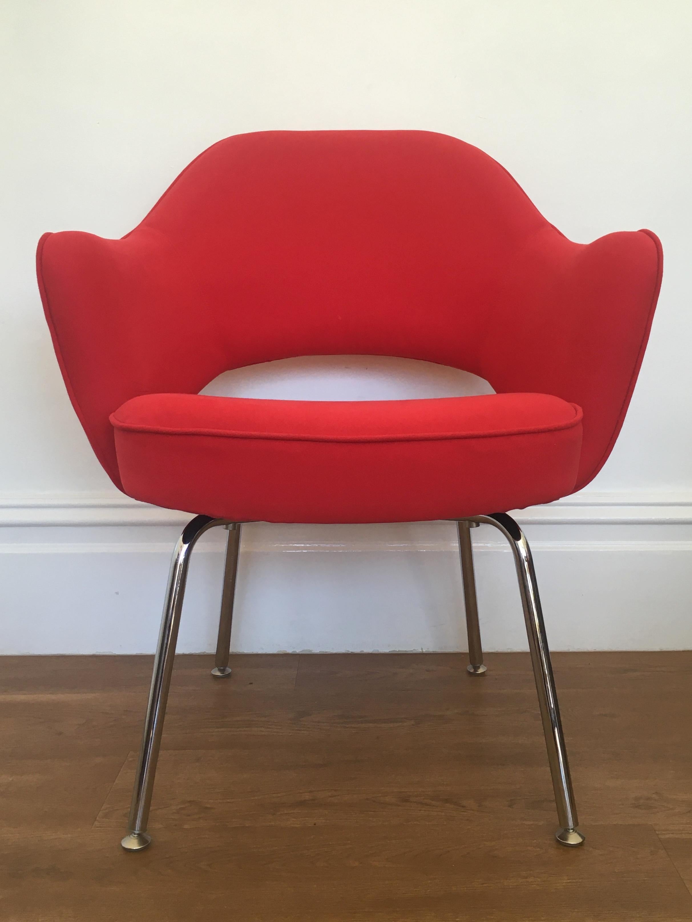 Knoll Studio Conference Armchair originally designed by Eero Saarinen in 1955. A superb, versatile chair suitable for lounge or dining area.

The chair was professionally reupholstered by it's previous owner in a soft felt like fabric and is in