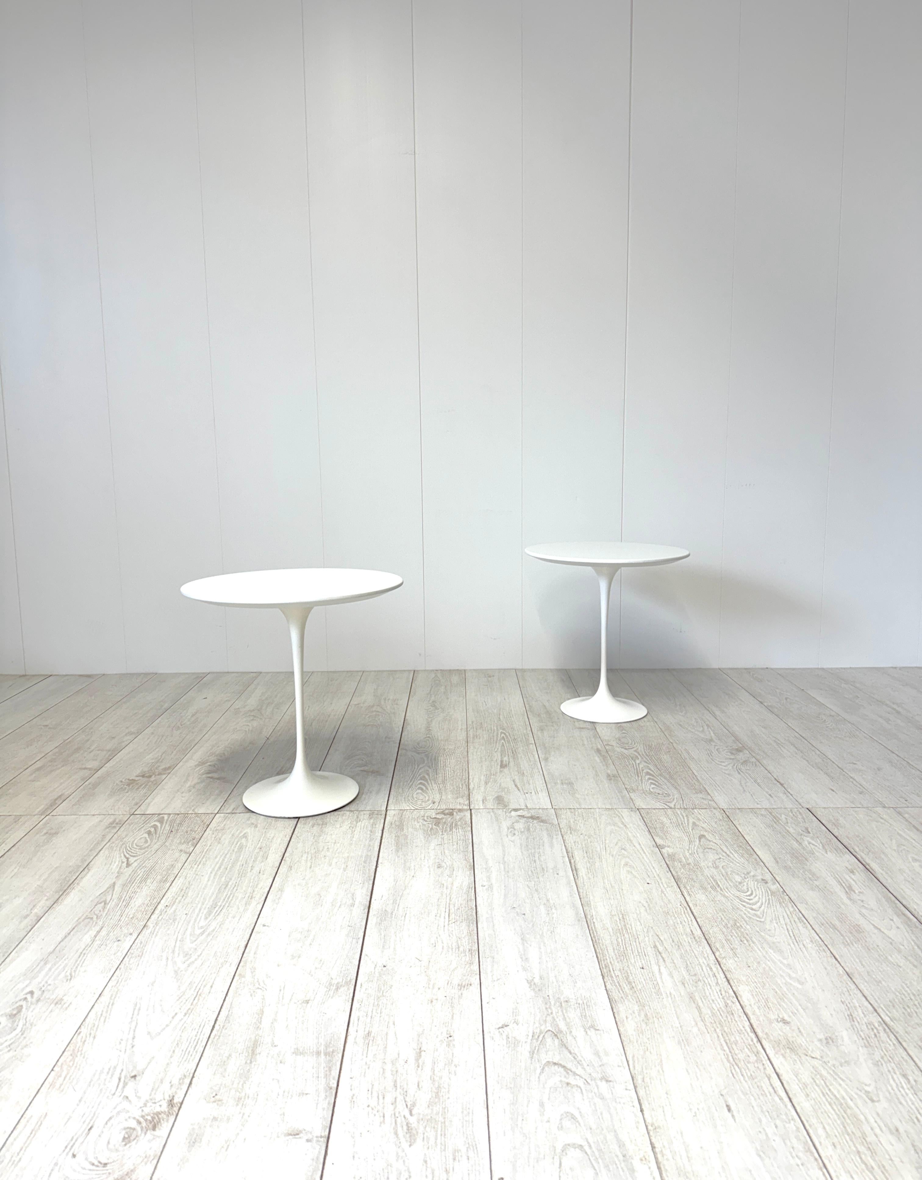 American Eero Saarinen, Pair of coffee tables mod. Tulip, prod. Knoll, 1980s