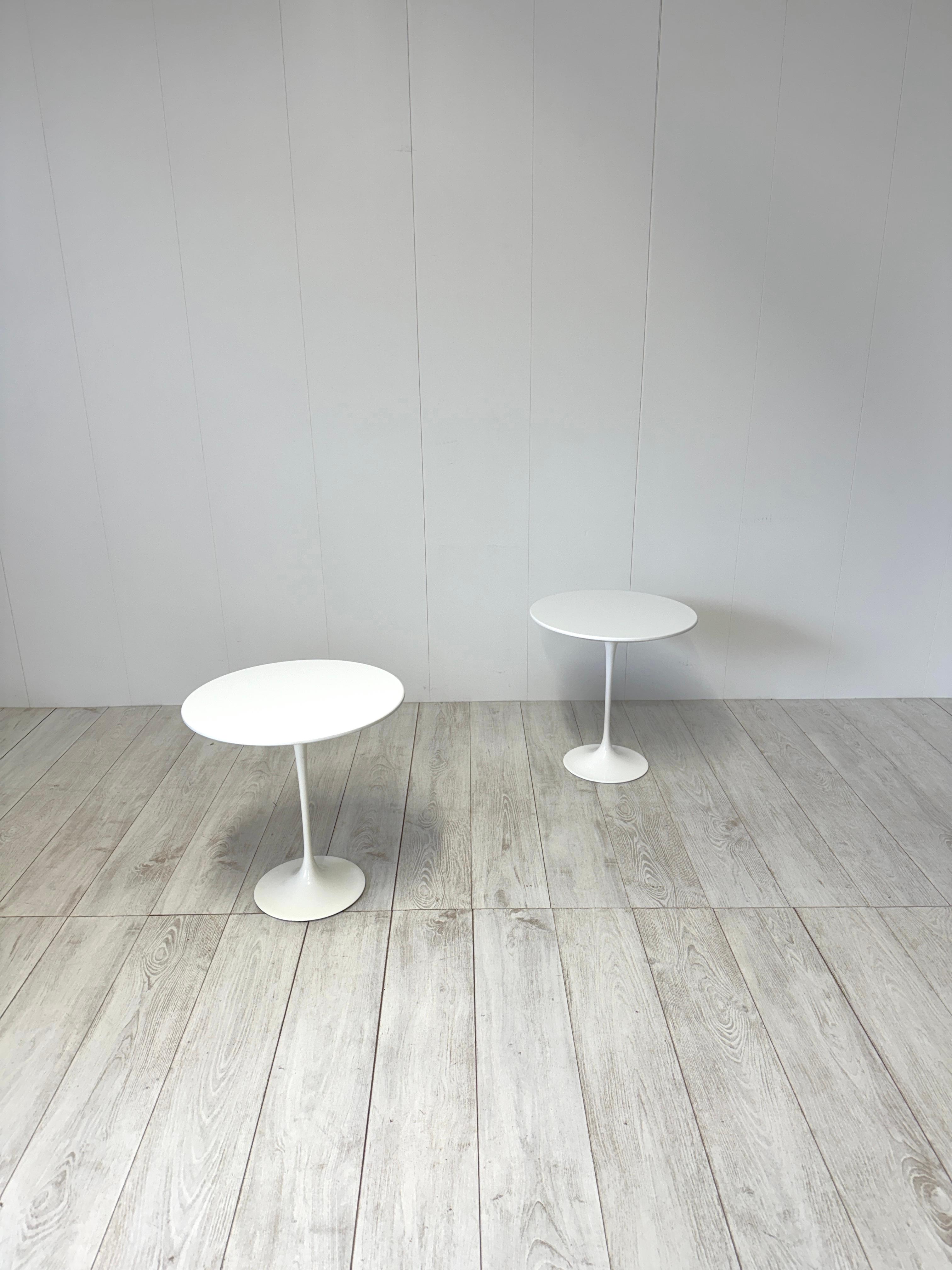 Eero Saarinen, Pair of coffee tables mod. Tulip, prod. Knoll, 1980s In Good Condition In Rivoli, IT