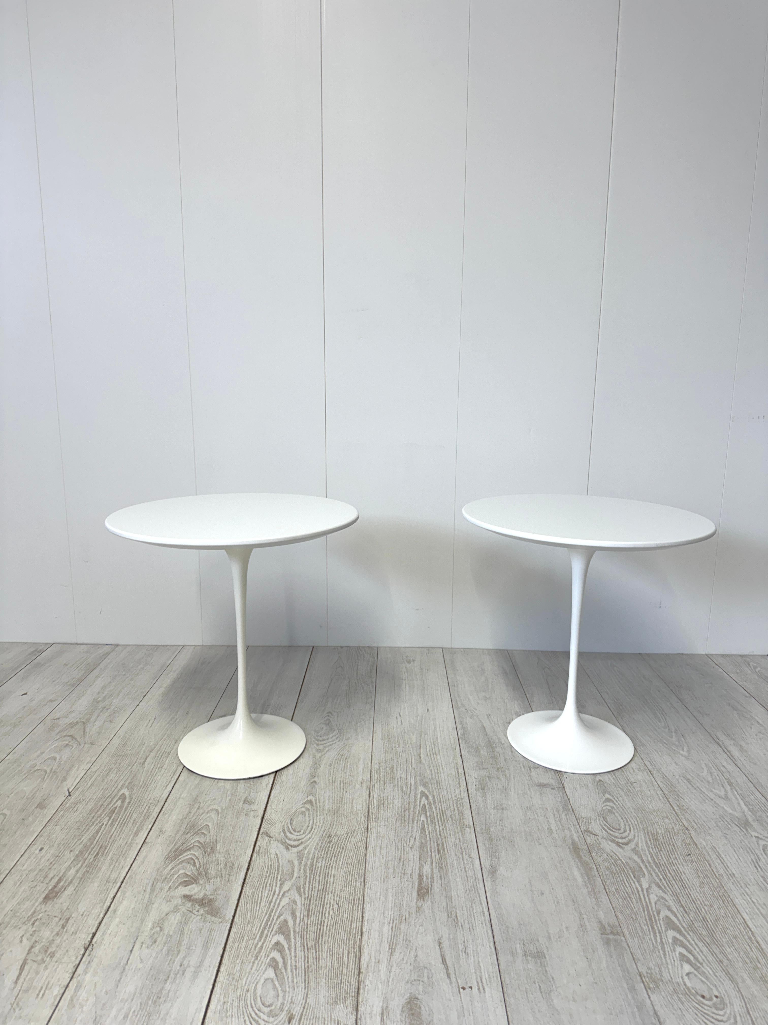 Metal Eero Saarinen, Pair of coffee tables mod. Tulip, prod. Knoll, 1980s