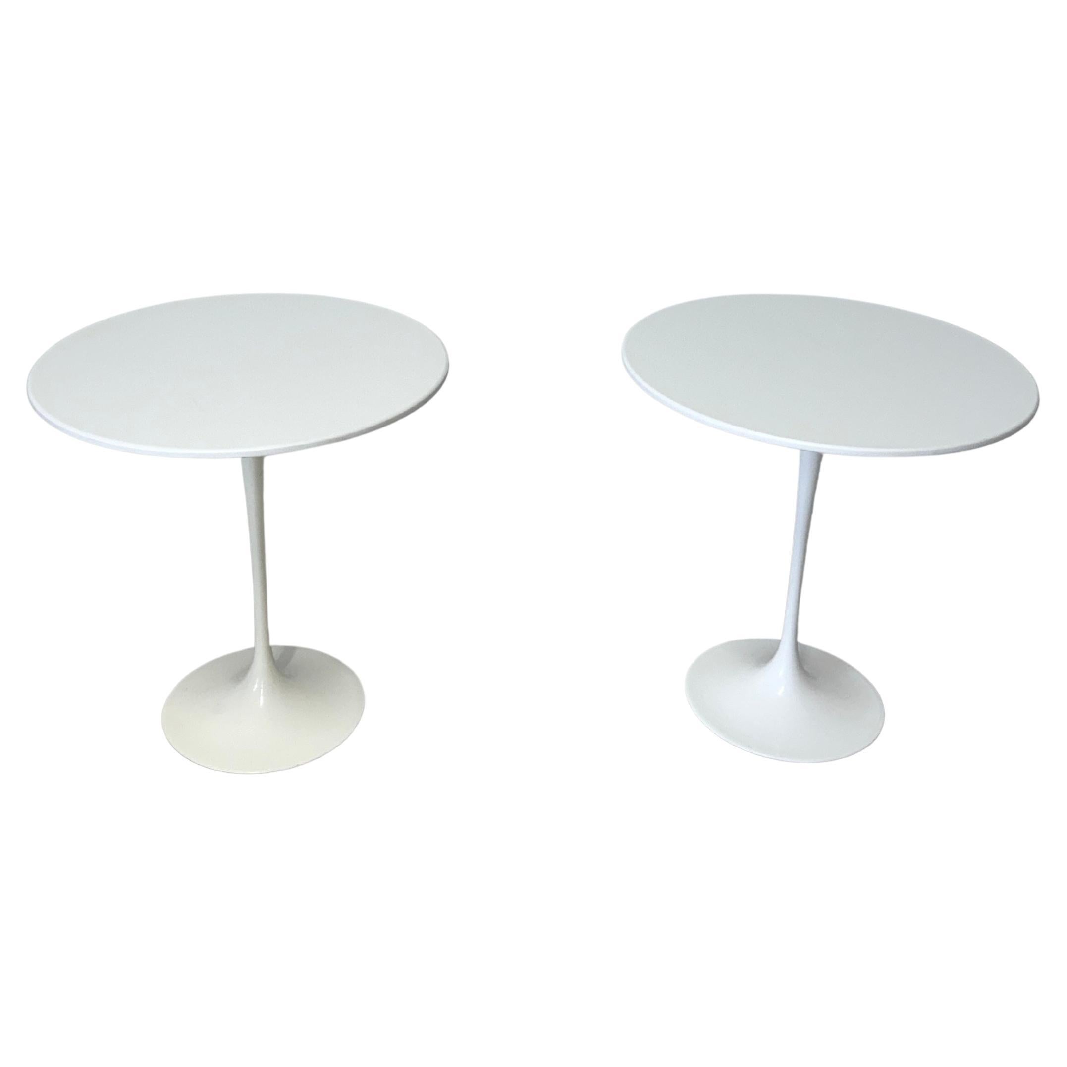 Eero Saarinen, Pair of coffee tables mod. Tulip, prod. Knoll, 1980s