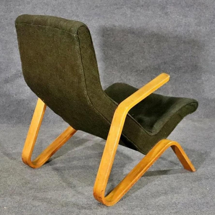 This iconic mid-century design was made by Knoll and created by Eero Saarinen. Simple design with a wow factor! Two bentwood slats comprise the entire frame, and come from behind to form the arms.
Please confirm location NY or NJ.