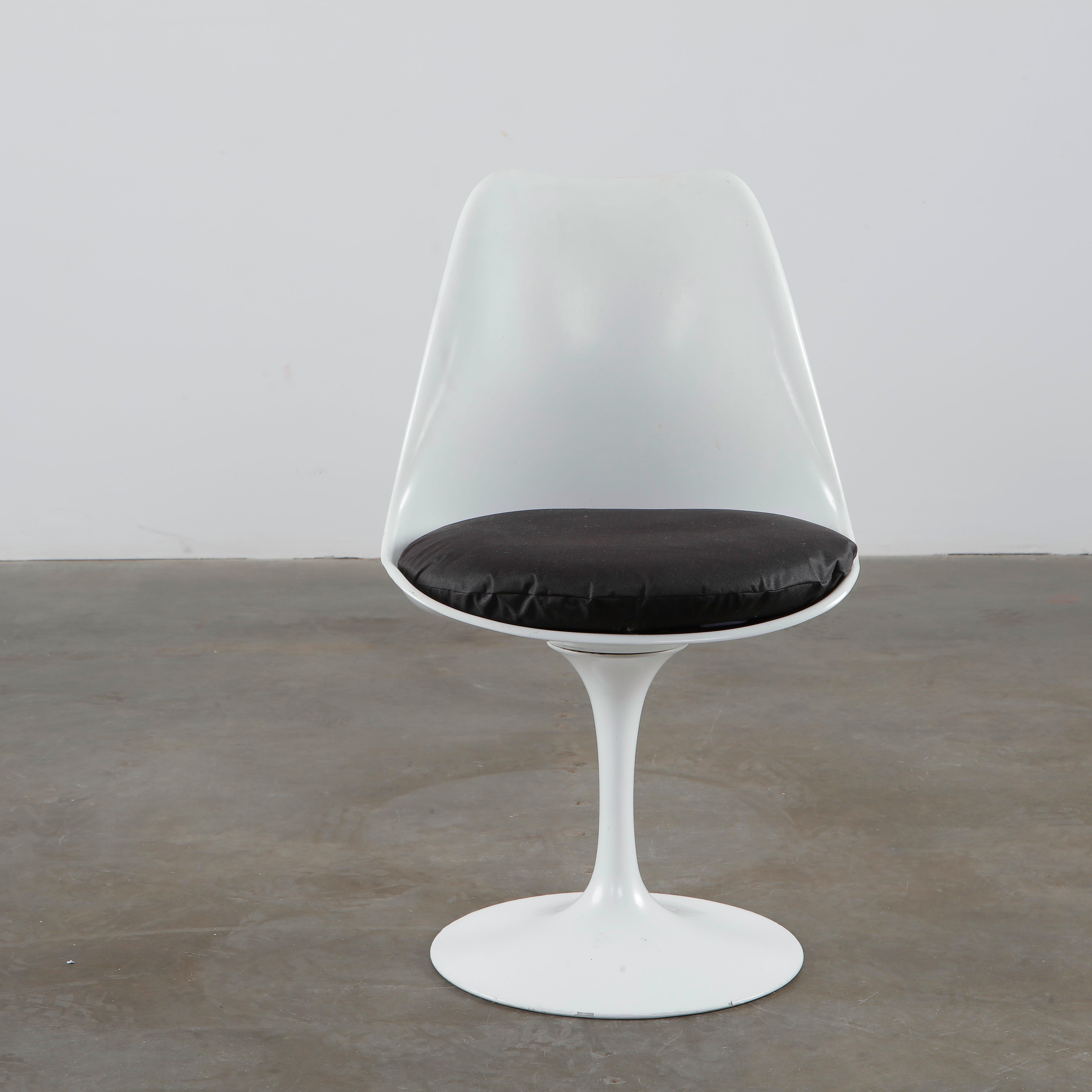 Eero Saarinen, Dining Set, 1970s in vendita 9