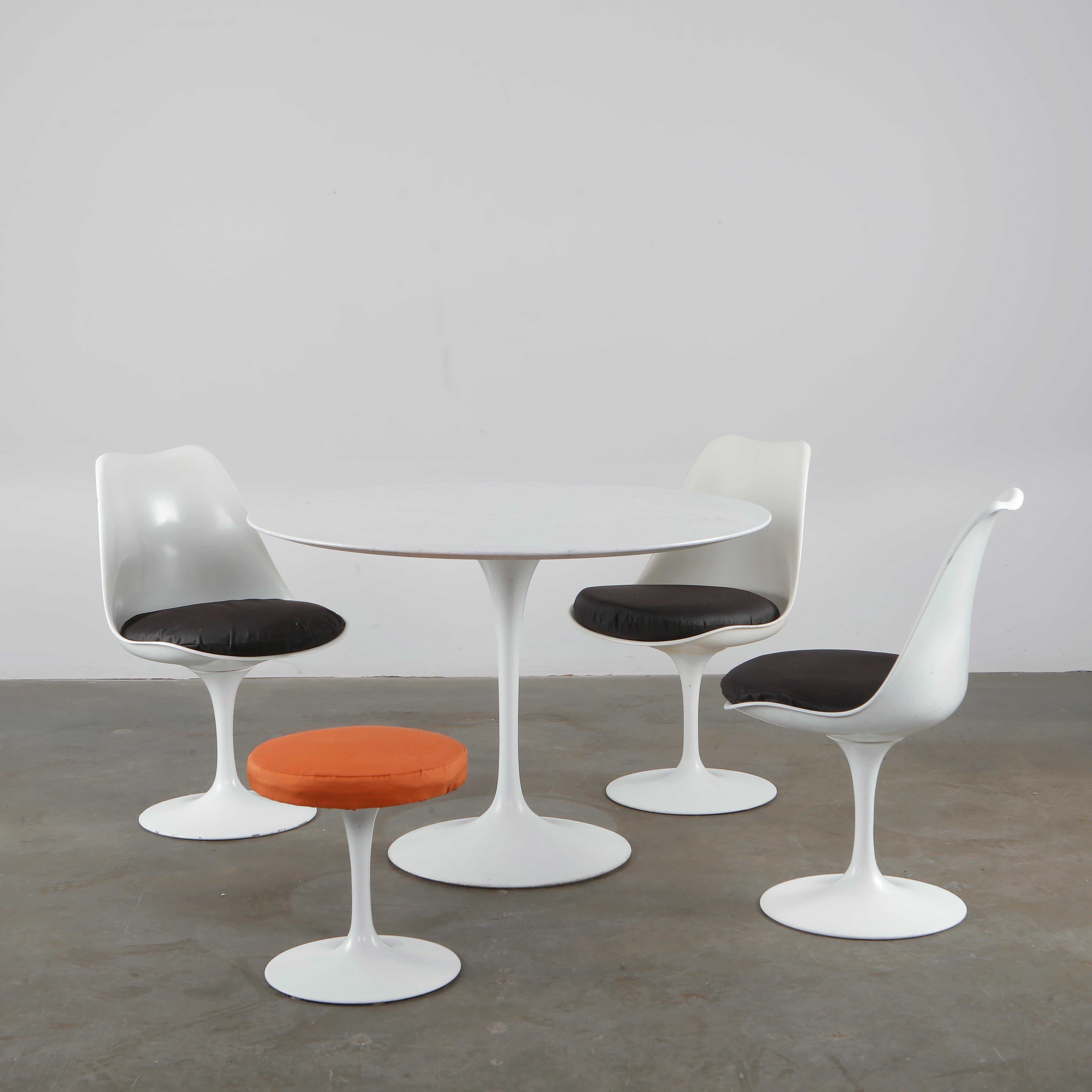 Dining set with Calacatta Veined Gray Marble Dining Table for KNOLL INTERNATIONAL and three chairs and One stool, circa 1970. Table: Height: 28 in. Length: 42 in. Width: 42 in. Chairs: Height: 31.58 in. Width: 19.5 in. Depth: 17.3 in. Seat Height: