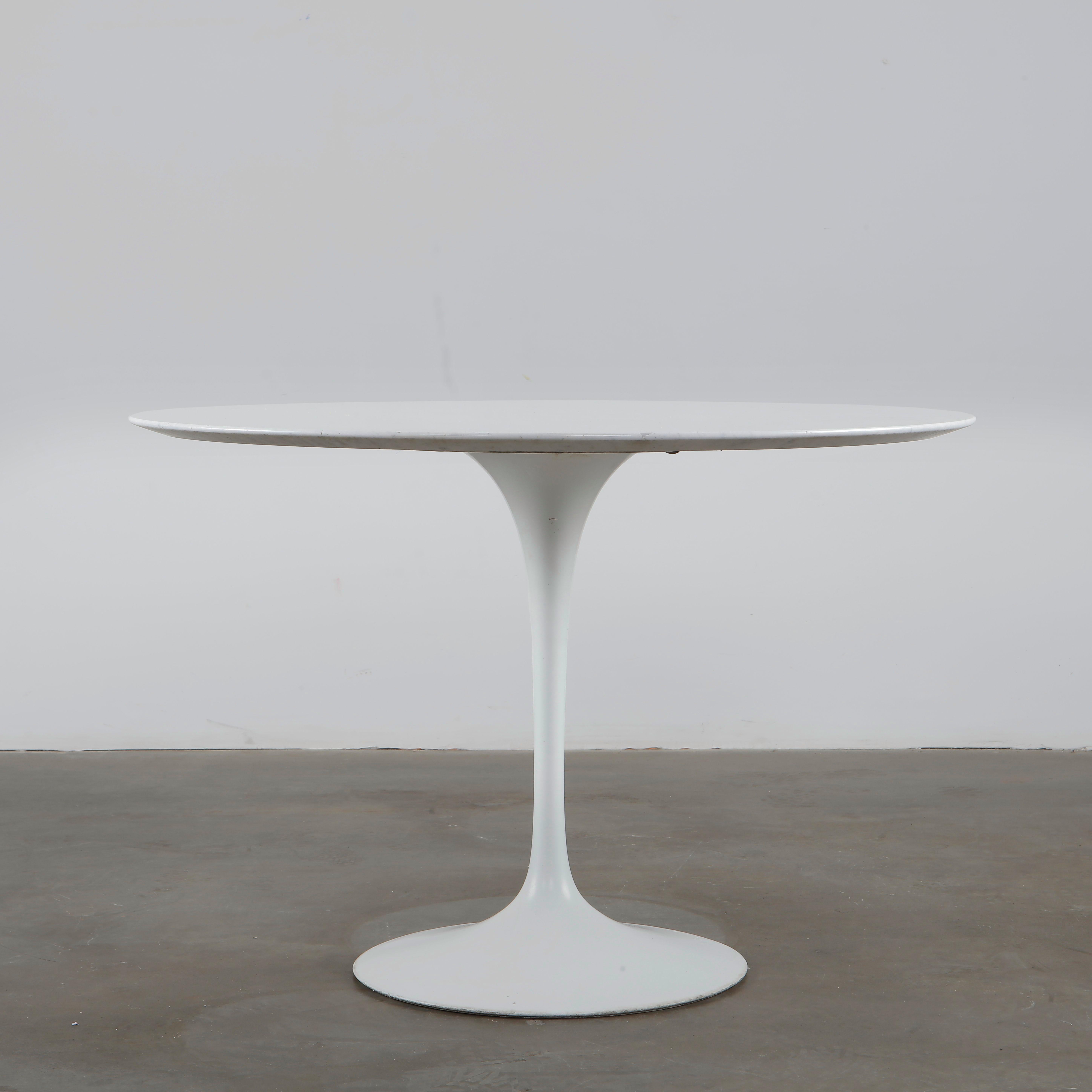 Fine XX secolo Eero Saarinen, Dining Set, 1970s in vendita