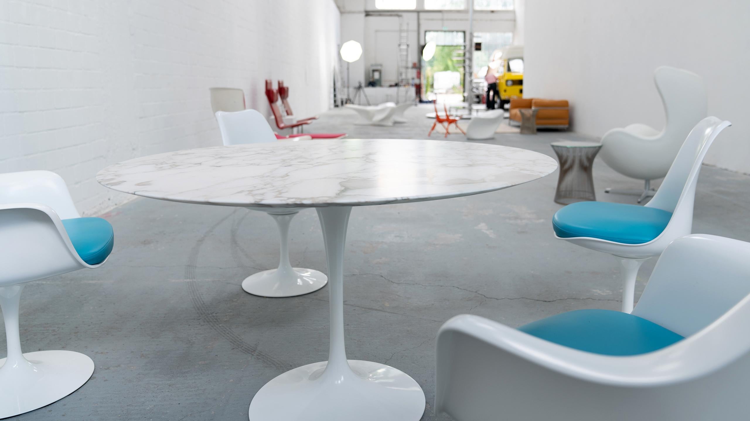 Eero Saarinen, Dining Table in Marble, by Knoll International Perfect 5