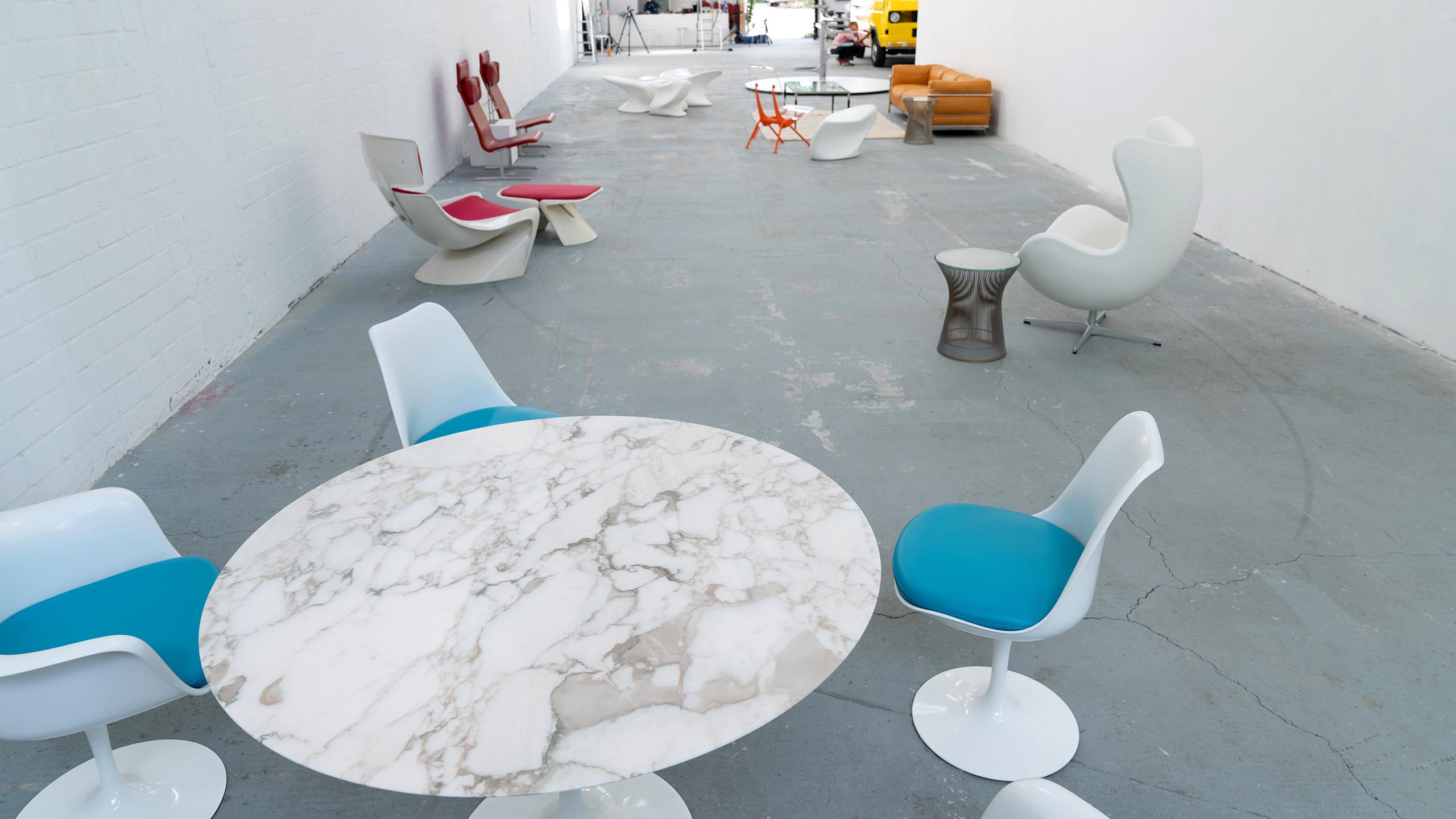 Eero Saarinen, Dining Table in Marble, by Knoll International Perfect 3