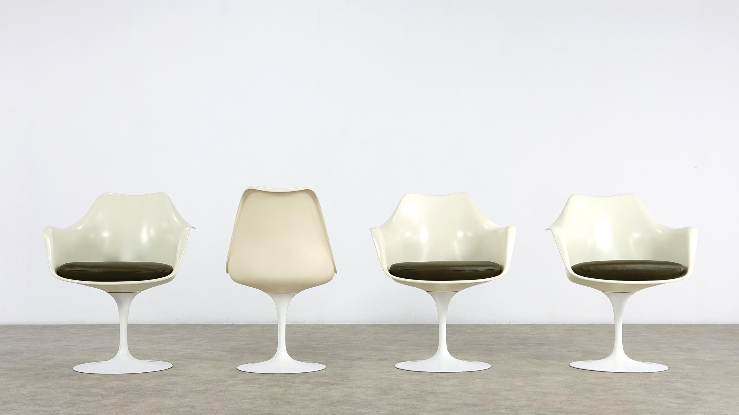 Eero Saarinen Early Tulip Armchair 150 and Sidechair 151 for Knoll International In Good Condition In Munster, NRW