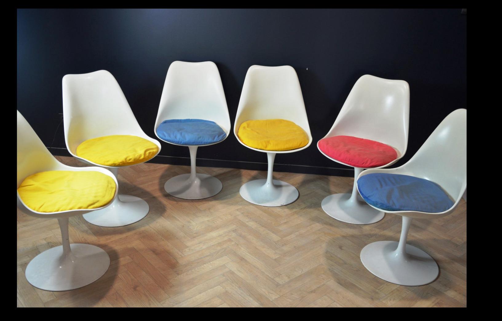 Eero Saarinen (1910-1961) et Edition Knoll
Set of 6 swiveling tulip chairs
6 chaises modèle tulipe
Brightness and repainted on feet
On request re-upholstery is possible in any kind of leather or fabric of your choice.
This original early tulip