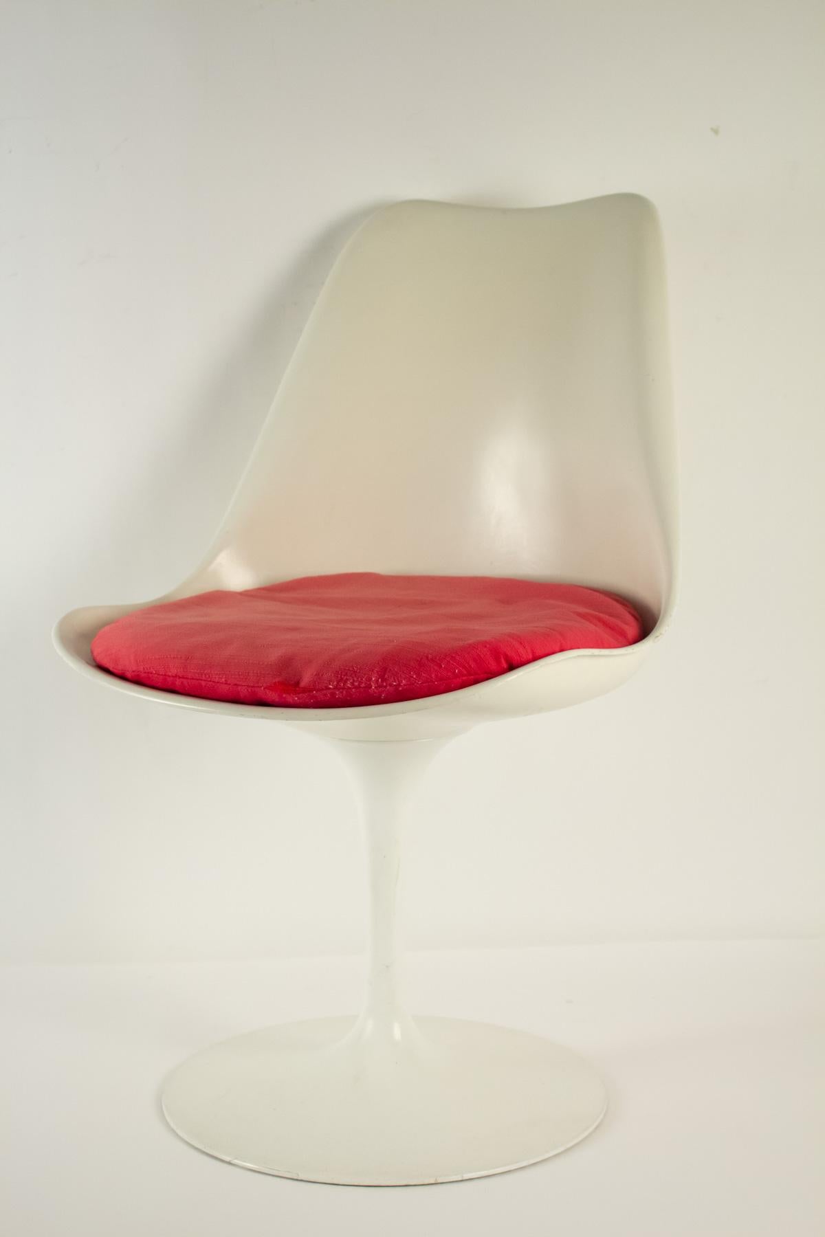 Late 20th Century Eero Saarinen et Edition Knoll Set of 6 Swiveling Tulip Chairs, 1956 For Sale
