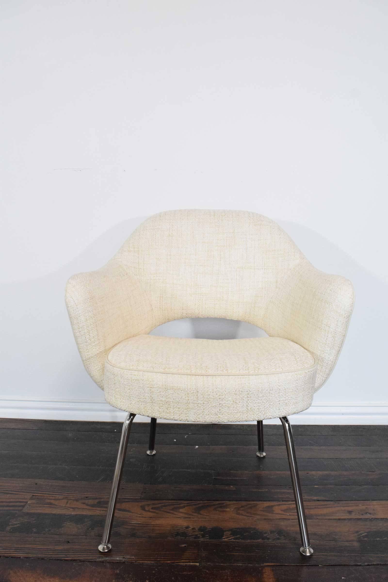 Mid-Century Modern Eero Saarinen Executive Armchair For Sale