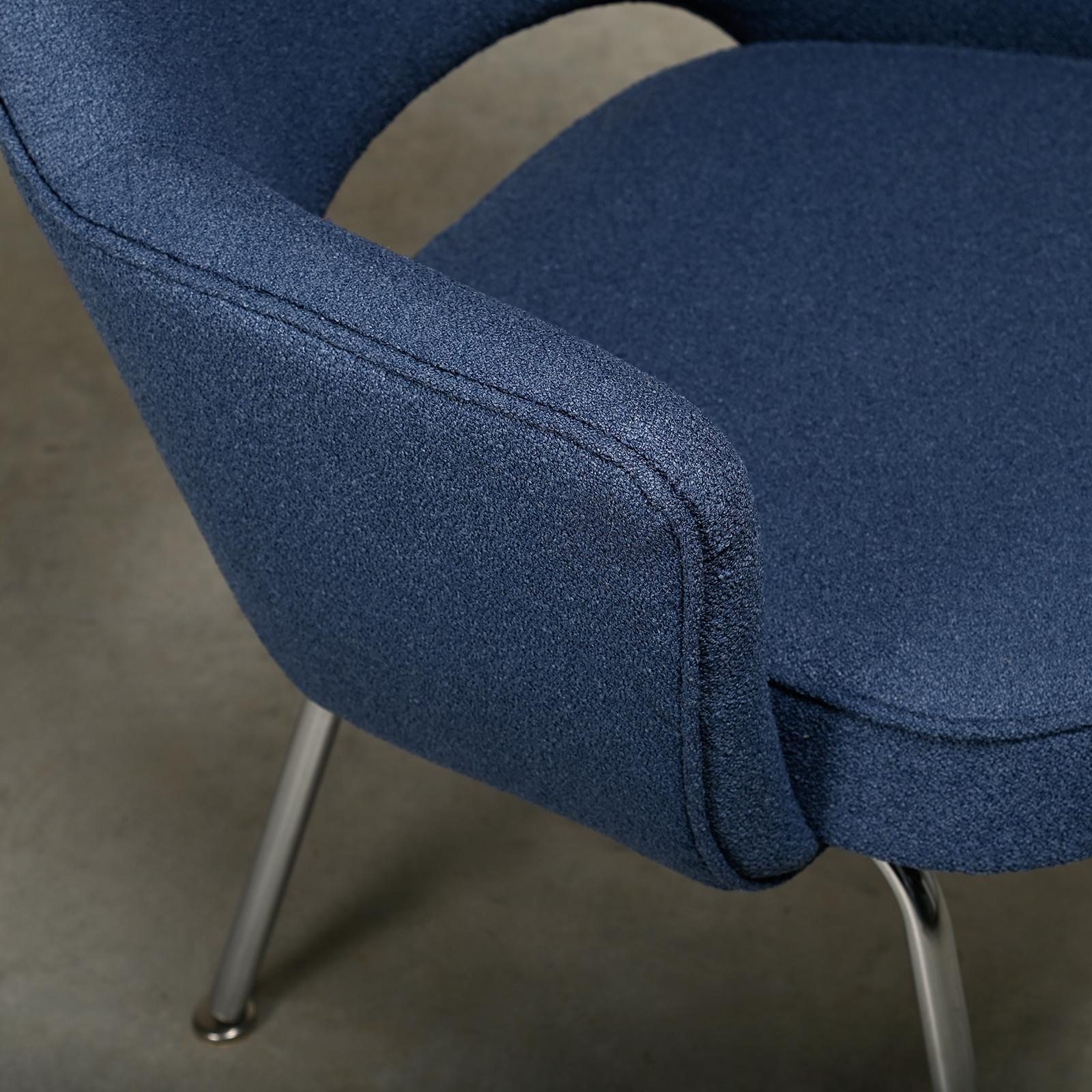 Eero Saarinen Executive Armchair in Blue Bouclé fabric for Knoll International For Sale 7