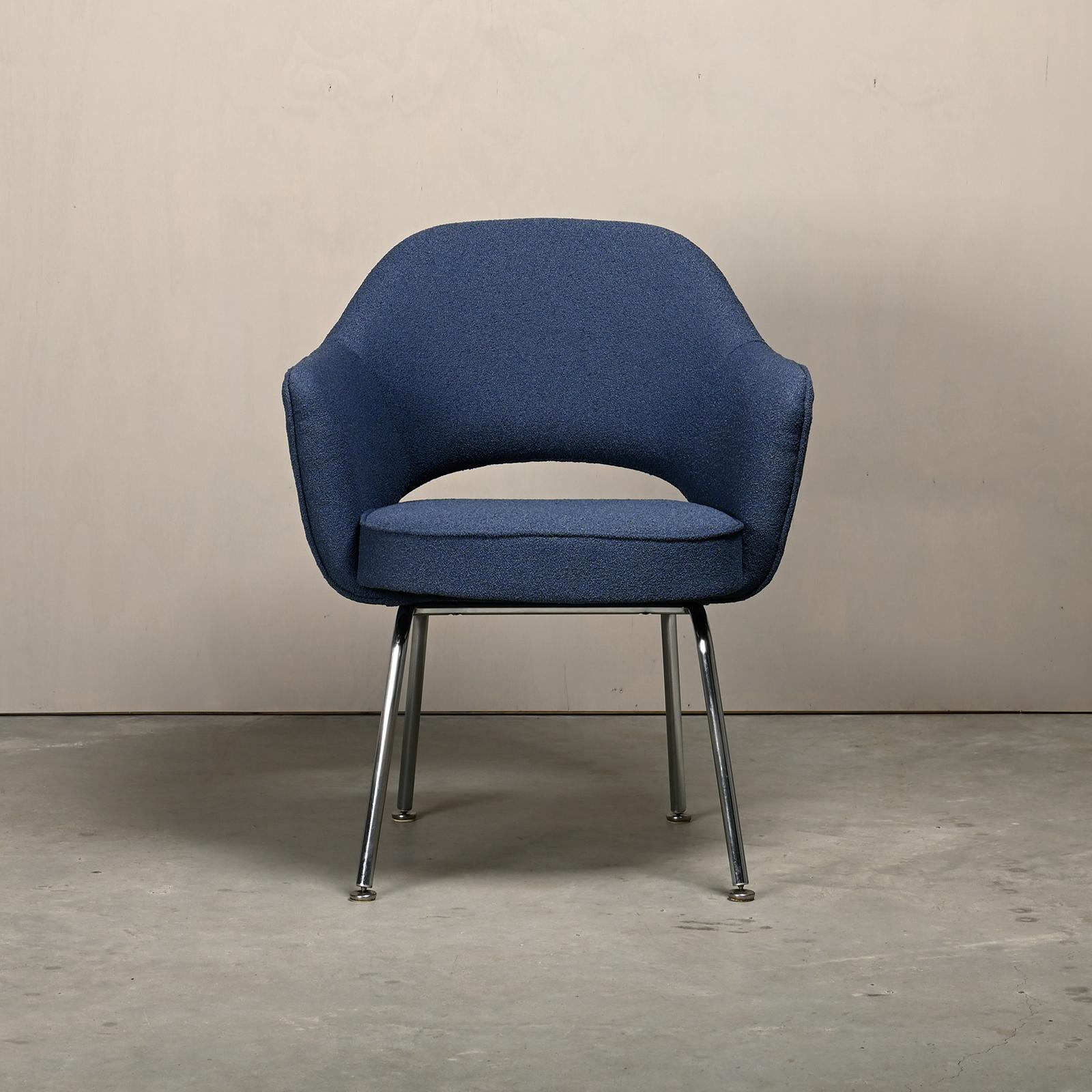 Comfortable and iconic Saarinen executive chairs for Knoll International / De Coene. De Coene was a Belgian manufacturer located in Kortrijk which, as from 1954, had the exclusive rights for production and selling Knoll furniture in the Benelux.