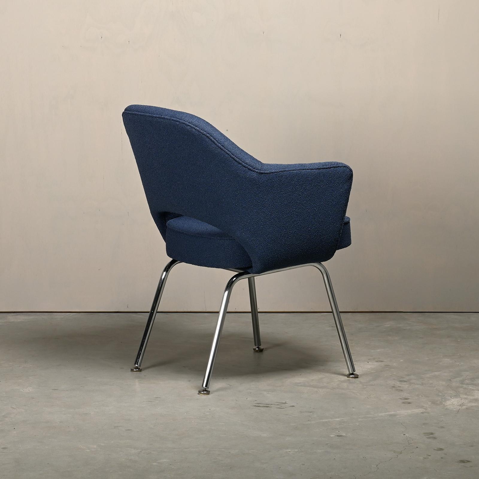 Belgian Eero Saarinen Executive Armchair in Blue Bouclé fabric for Knoll International For Sale