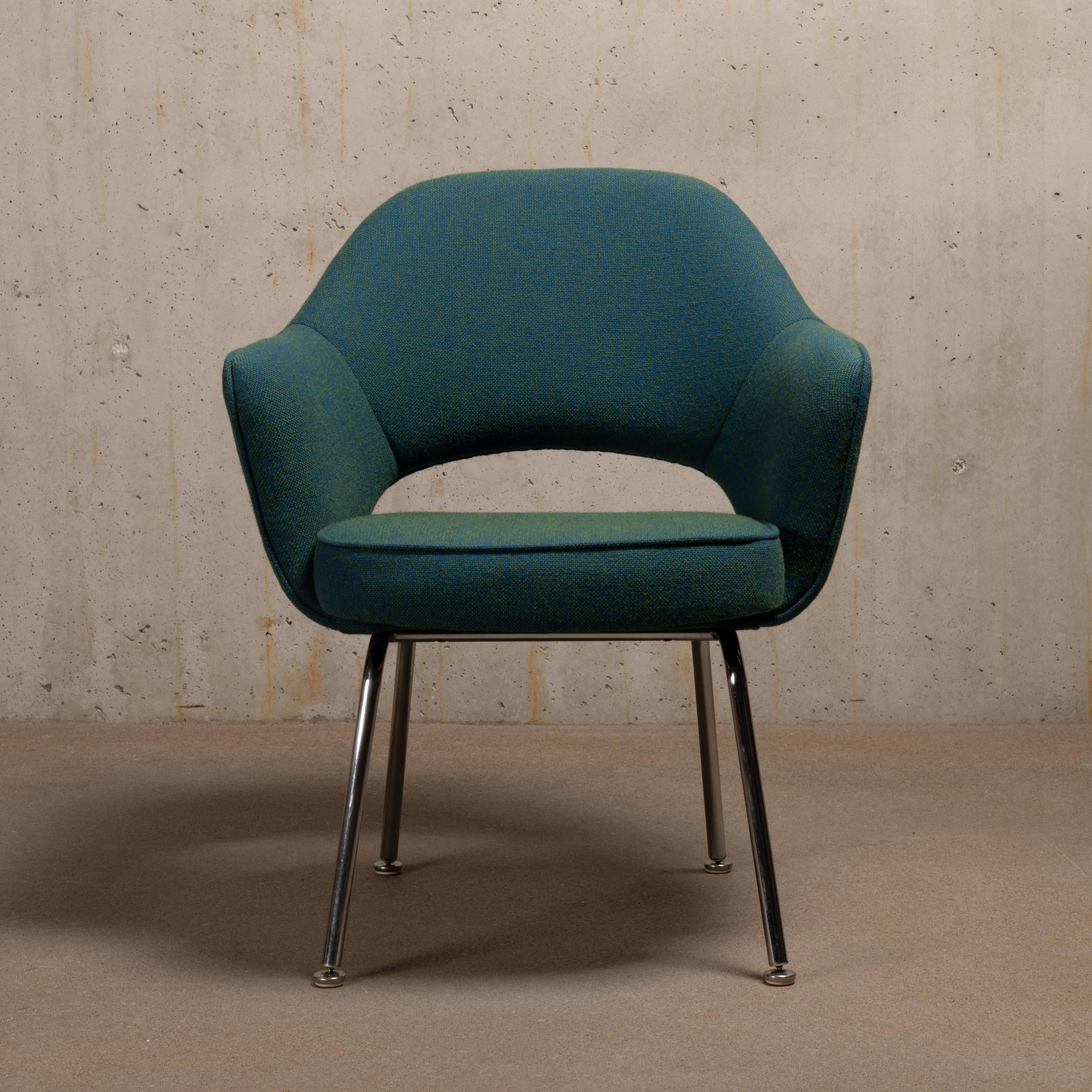 Comfortable and iconic Saarinen executive chairs for Knoll / De Coene. De Coene was a Belgian manufacturer located in Kortrijk which, as from 1954, had the exclusive rights for production and selling Knoll furniture in the Benelux. Chairs are in