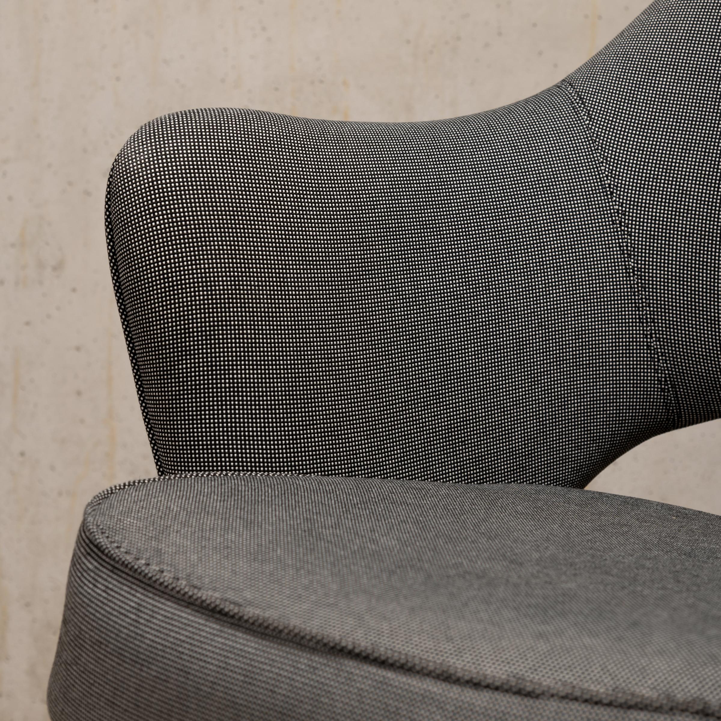 Eero Saarinen Executive Armchairs in Heather Gray Fabric for Knoll 8