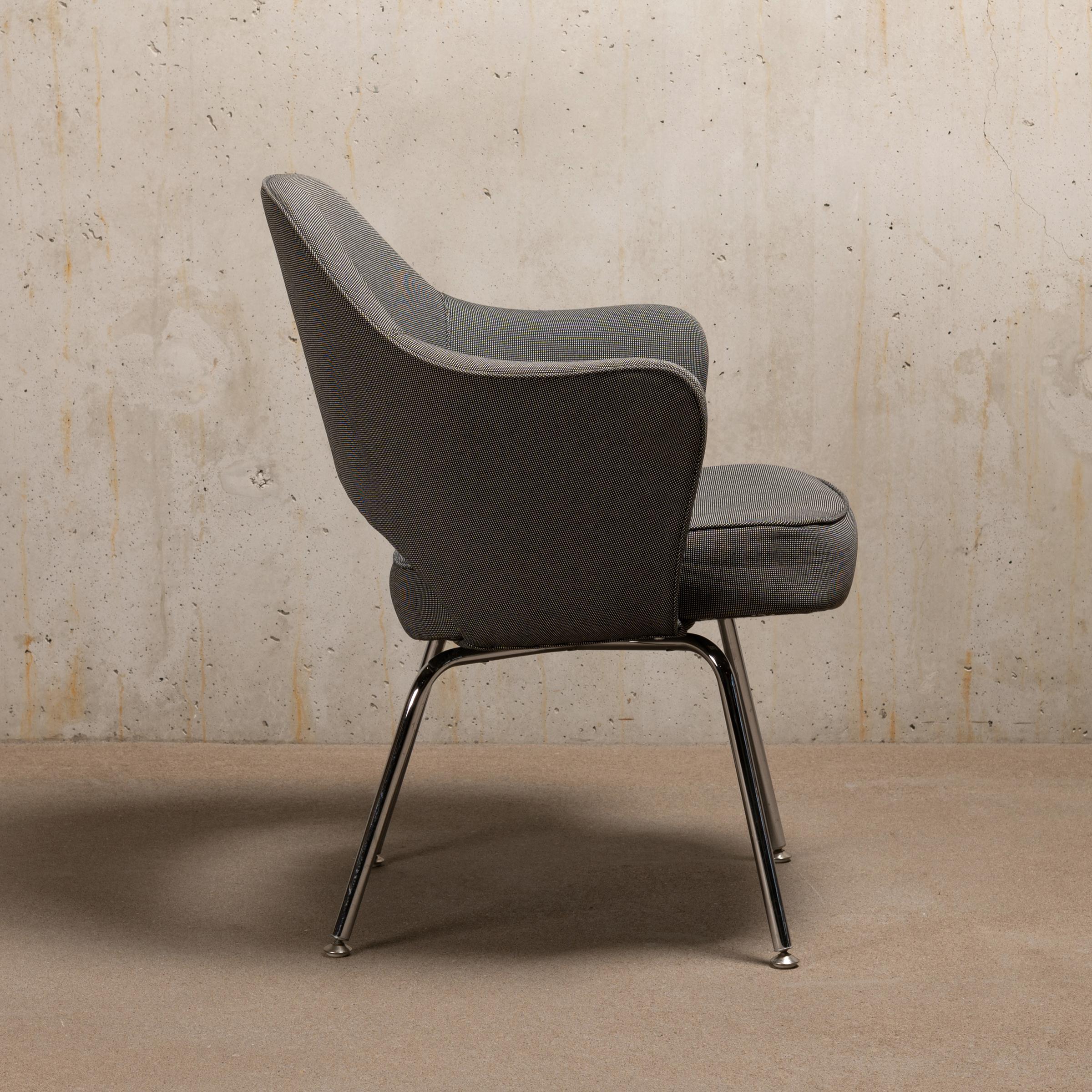 Mid-Century Modern Eero Saarinen Executive Armchairs in Heather Gray Fabric for Knoll