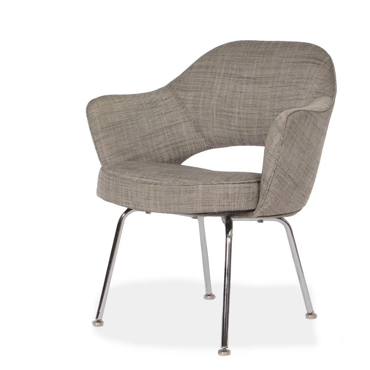 Eero Saarinen Chefsessel ~ Satz von 12 im Zustand „Gut“ im Angebot in New York, NY