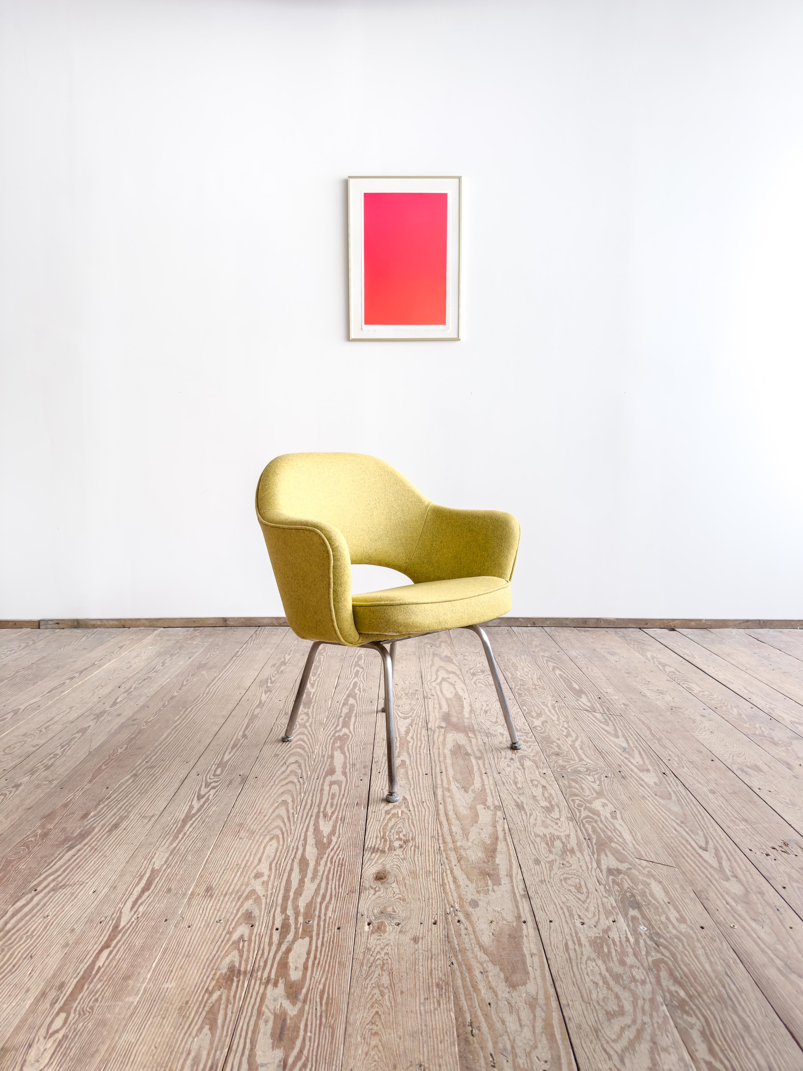 Dimensiones: aprox. 73 × 60 × 80 × 46 cm (28,7 × 23,6 × 31,5 × 18,1 pulg.)
(Anchura × Profundidad × Altura, altura del asiento)

Silla ejecutiva icónica diseñada por Eero Saarinen para Knoll International en la década de 1940. Esta pieza, que