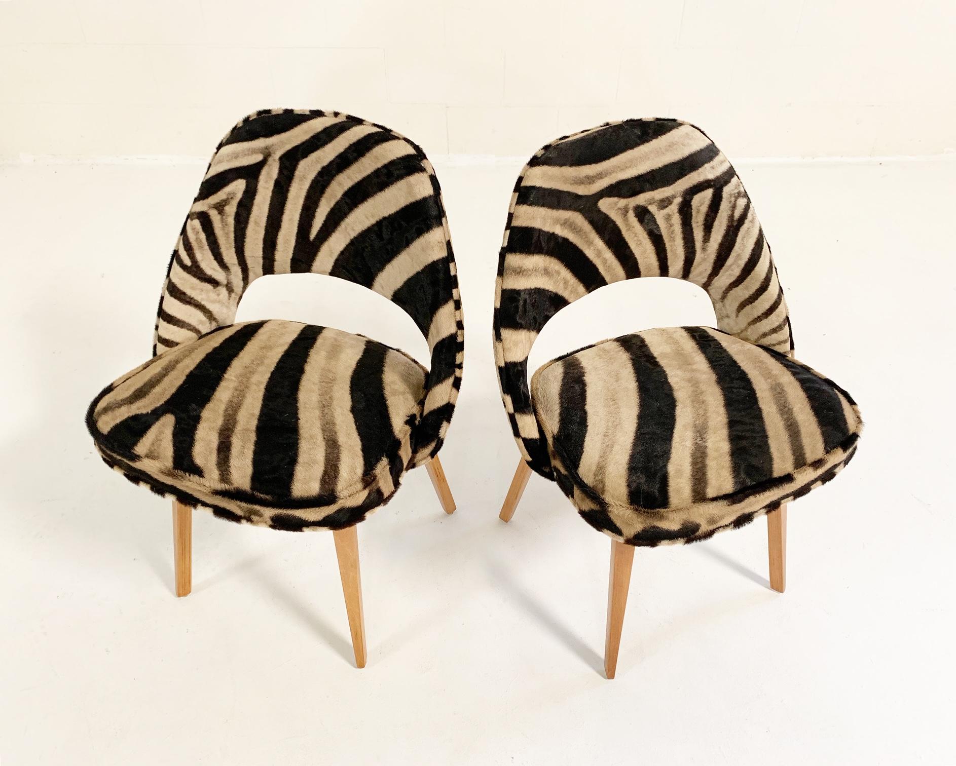 Eero Saarinen Executive Chairs in Zebra Hide, Pair In Good Condition In SAINT LOUIS, MO