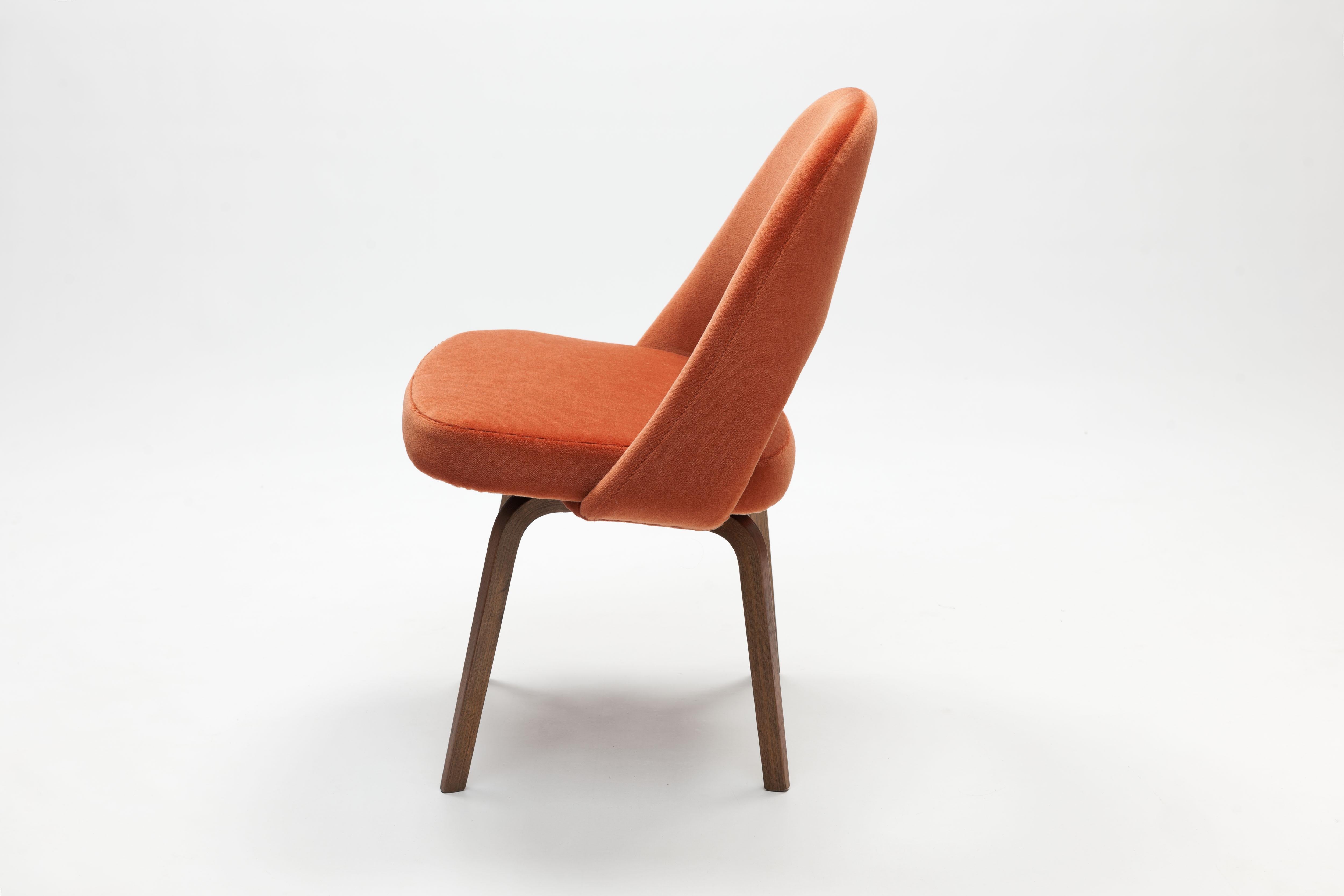 Eero Saarinen Executive Side Chairs with Wooden Legs 6