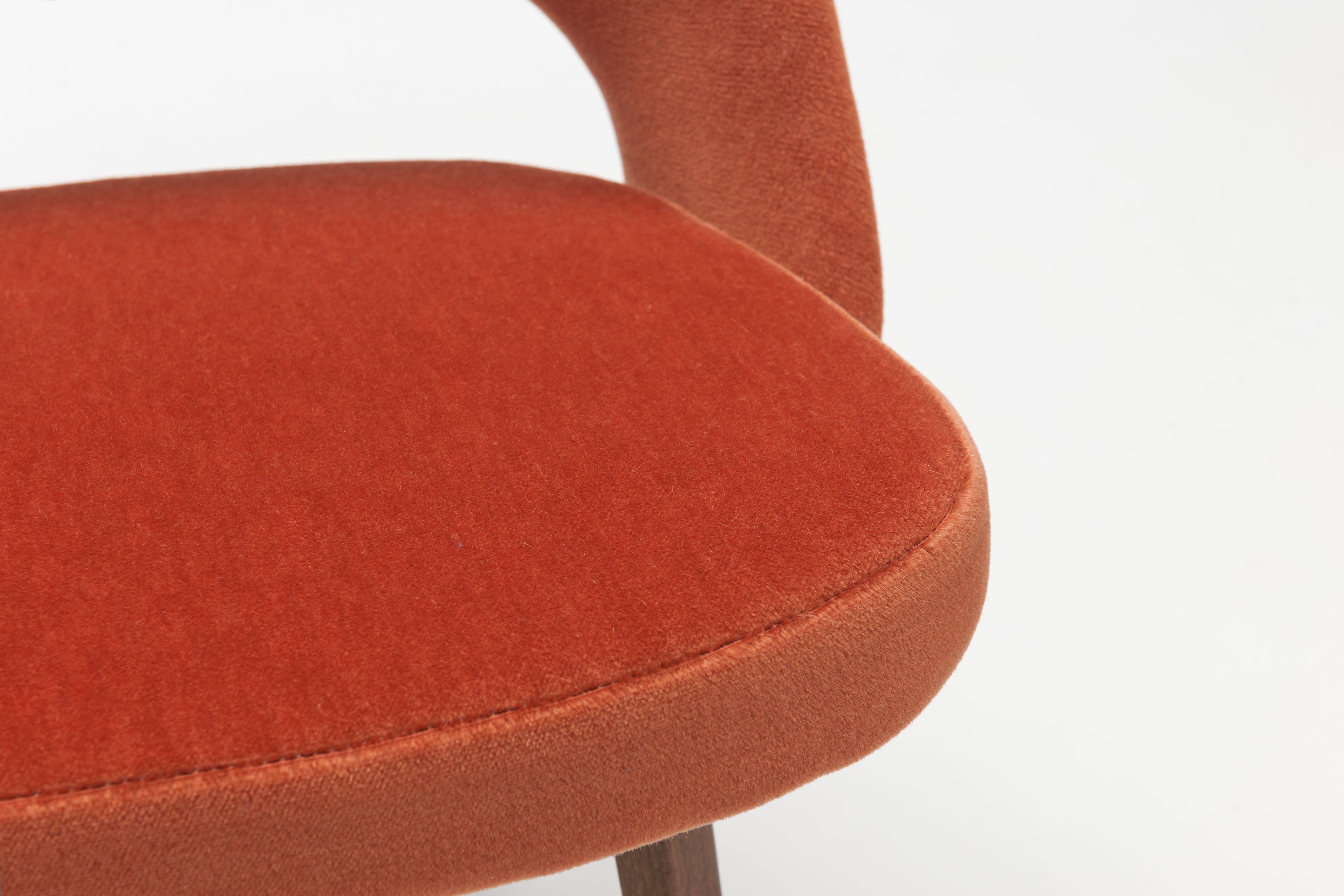 Eero Saarinen Executive Side Chairs with Wooden Legs 7