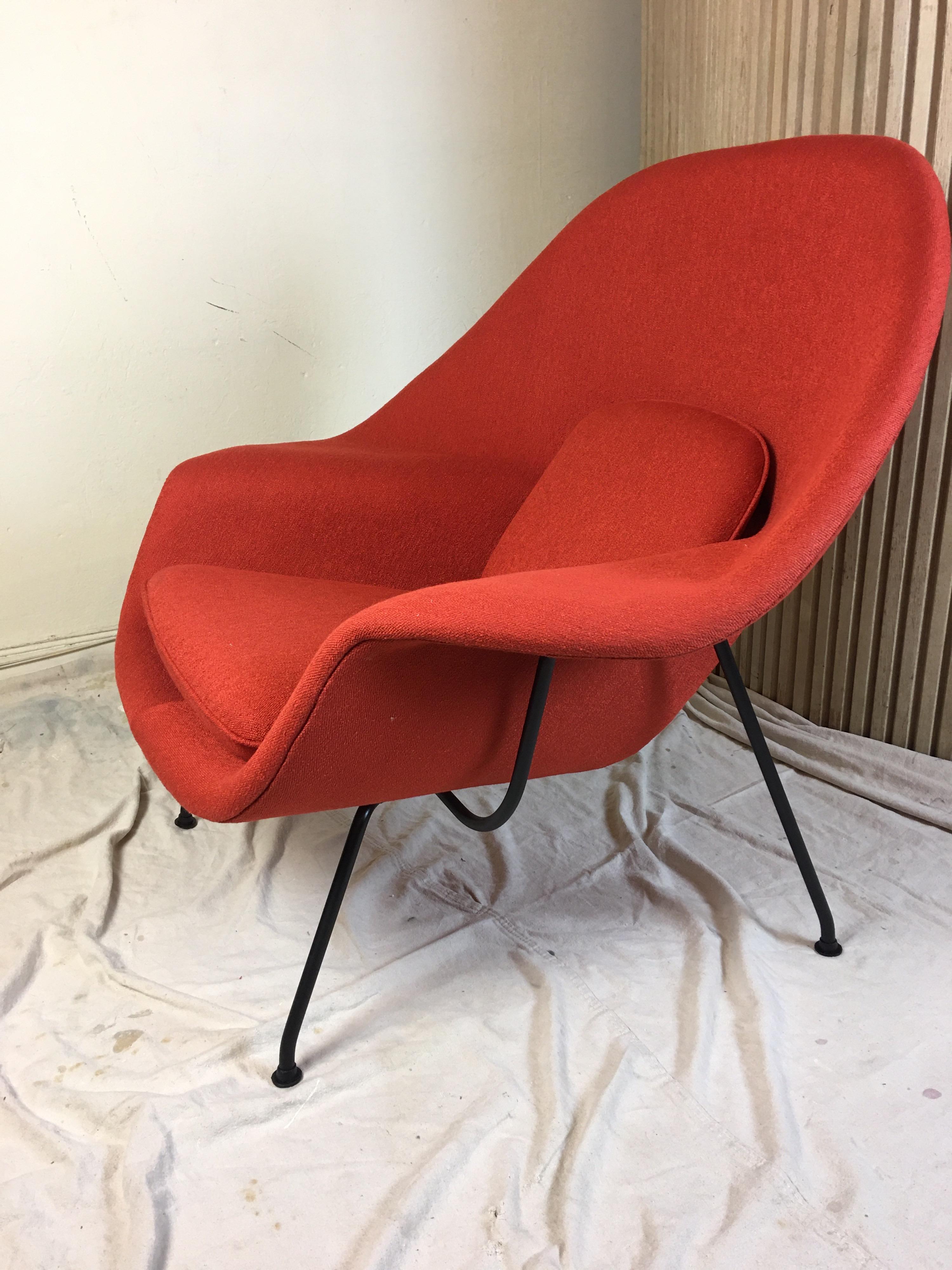 Eero Saarinen for Knoll 1950s Womb Chair and Ottoman In Good Condition In Philadelphia, PA