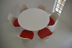 Tulpentisch und sechs Stühle, Eero Saarinen für Knoll, 1970er Jahre