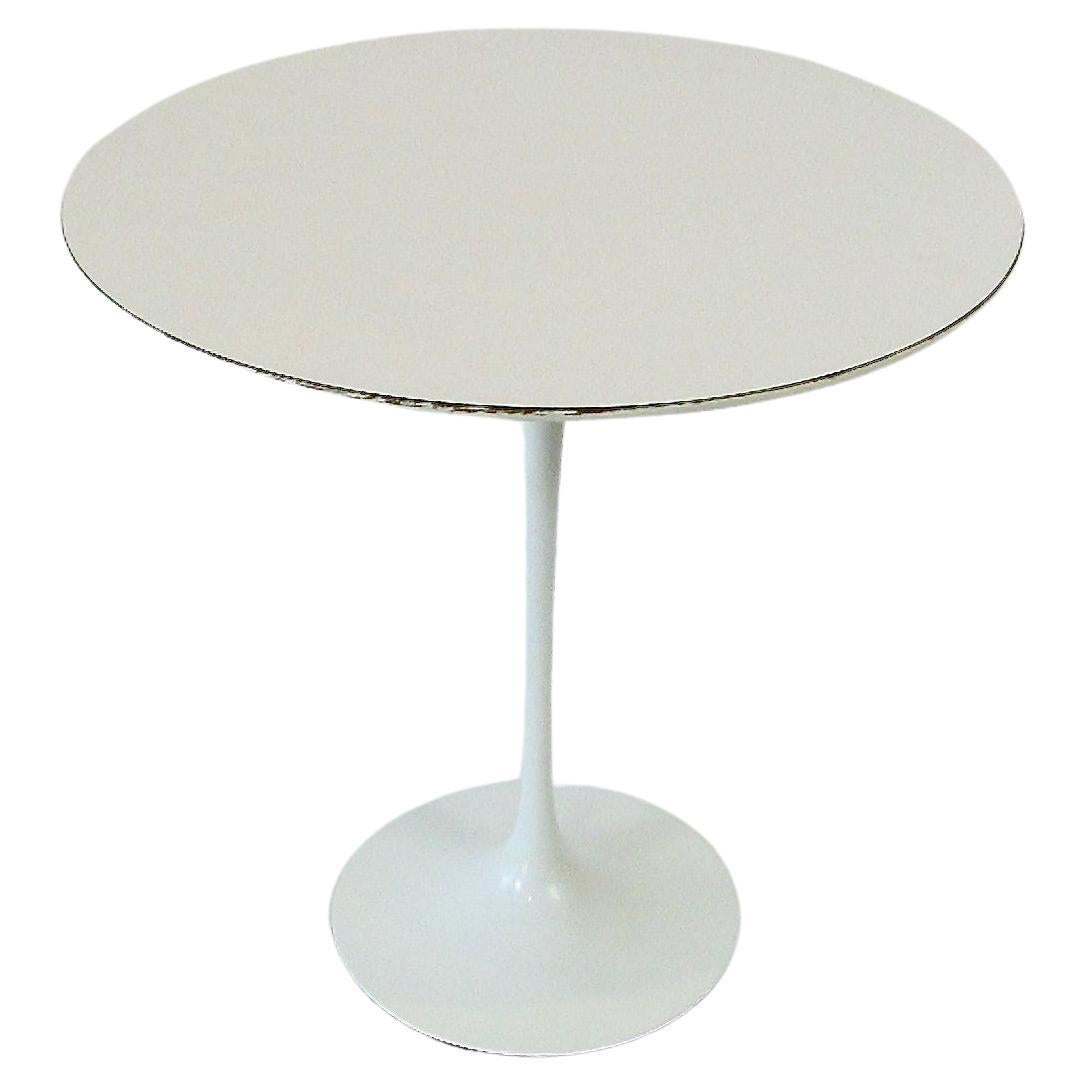 Eero Saarinen for Knoll  20" Pedestal Tulip Group Side Table For Sale