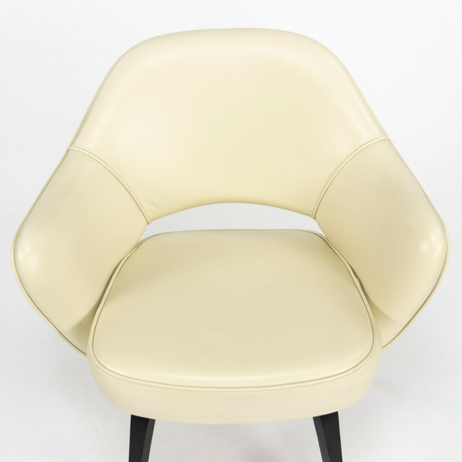 Eero Saarinen for Knoll 2020 Executive Armchair with Ivory Leather & Wood Legs For Sale 6