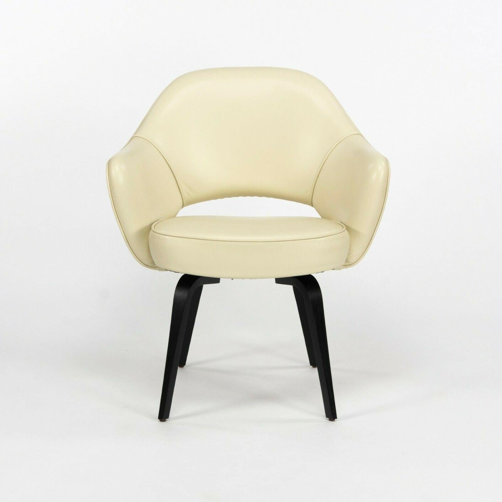 Listed for sale is a single 2020 production Eero Saarinen for Knoll Executive arm chair with ivory/off-white leather upholstery and ebonized walnut wood legs. The upholstery appears to be Knoll's Volo leather or similar. The color is