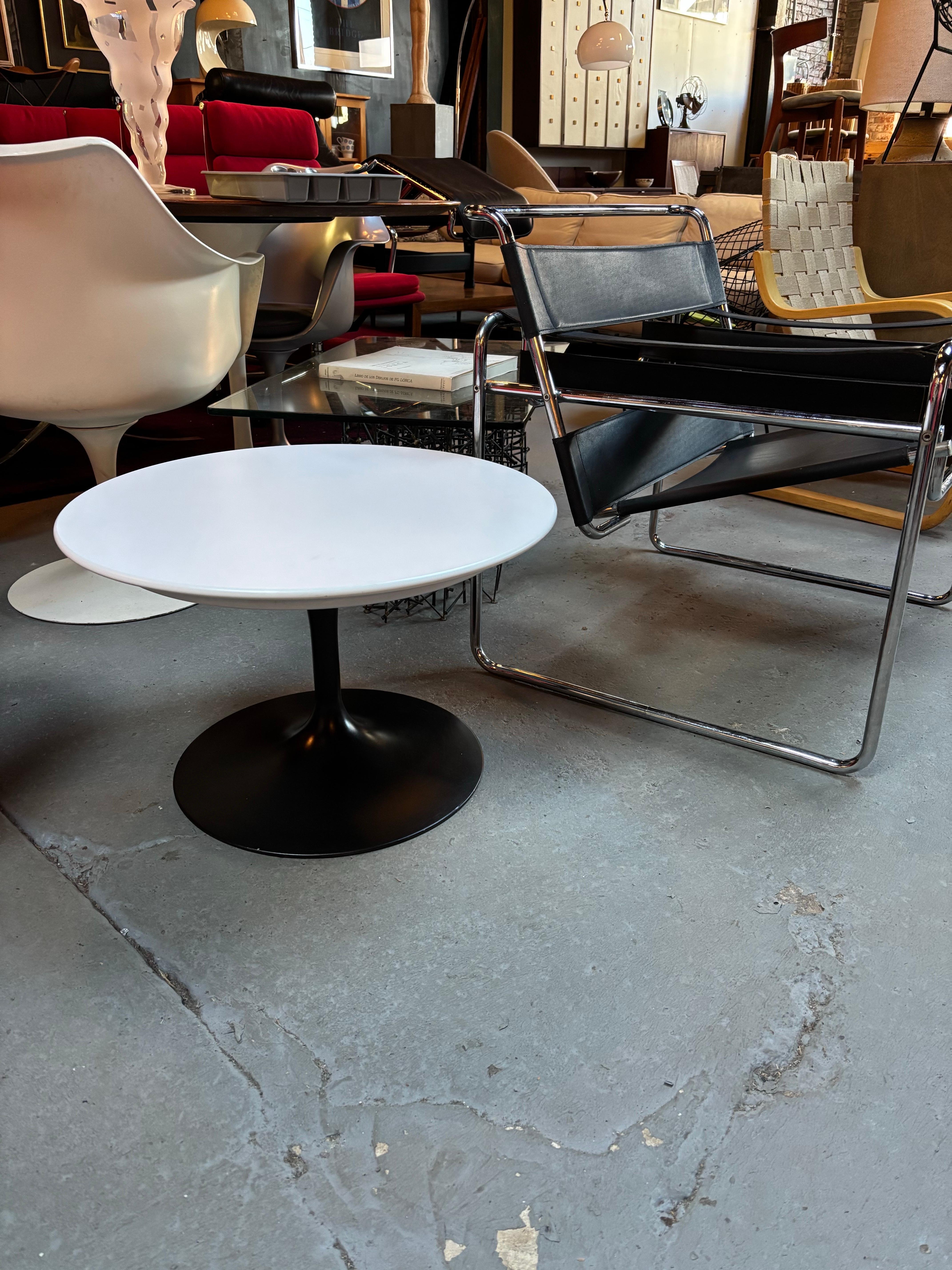 Mid-Century Modern Table d'appoint Formica 24