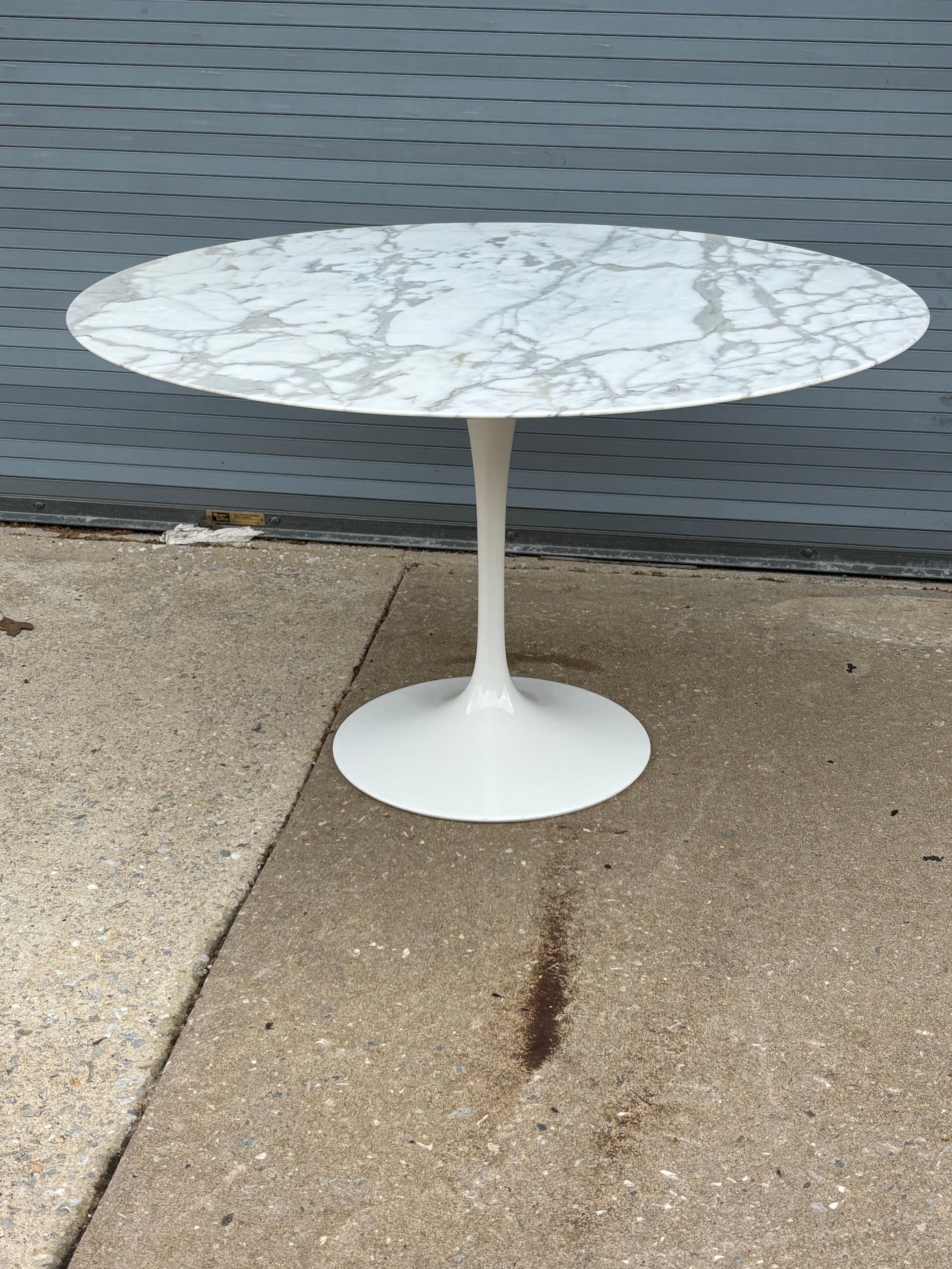 Américain Table en marbre Eero Saarinen pour Knoll 47