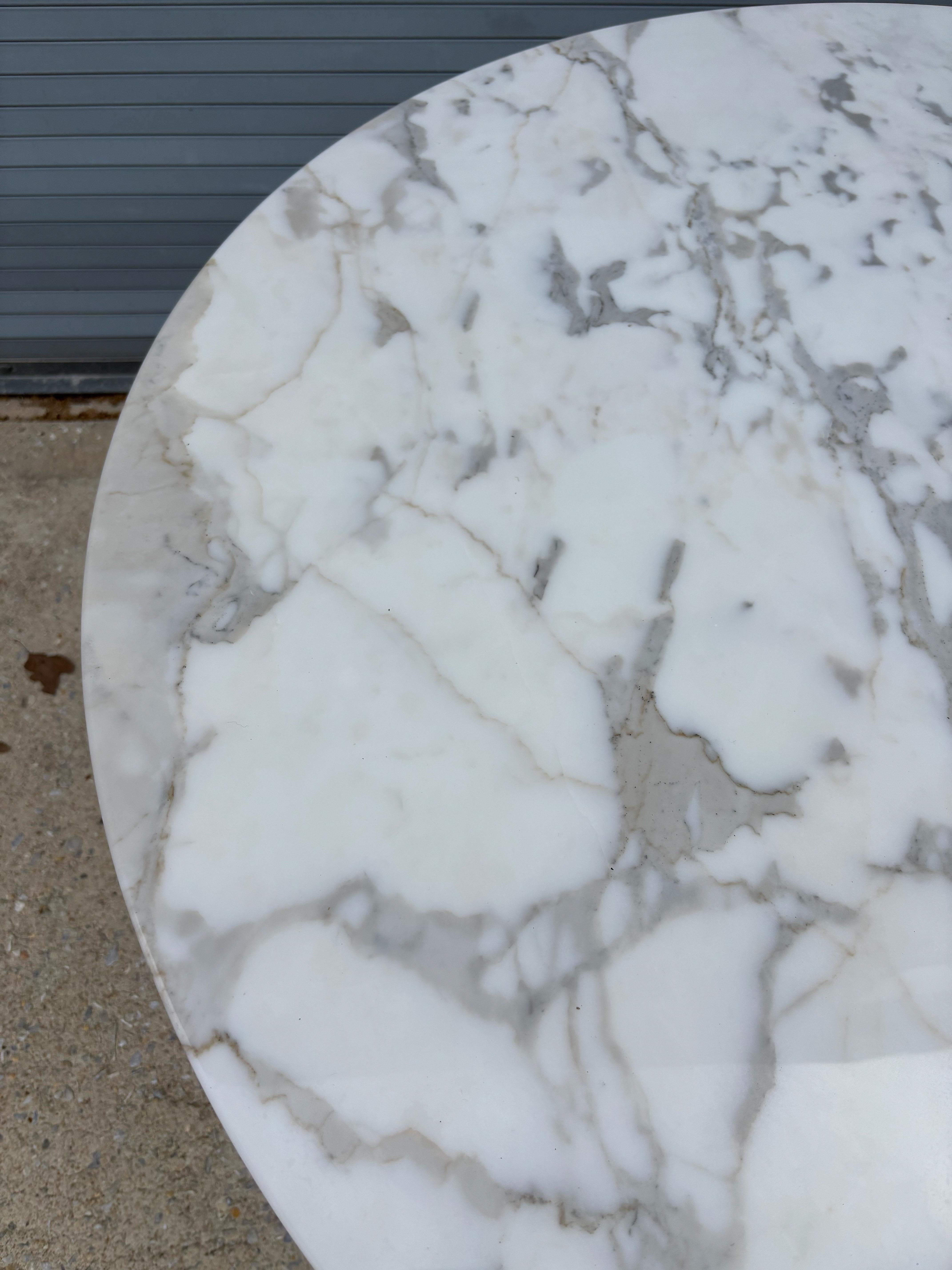 XXIe siècle et contemporain Table en marbre Eero Saarinen pour Knoll 47