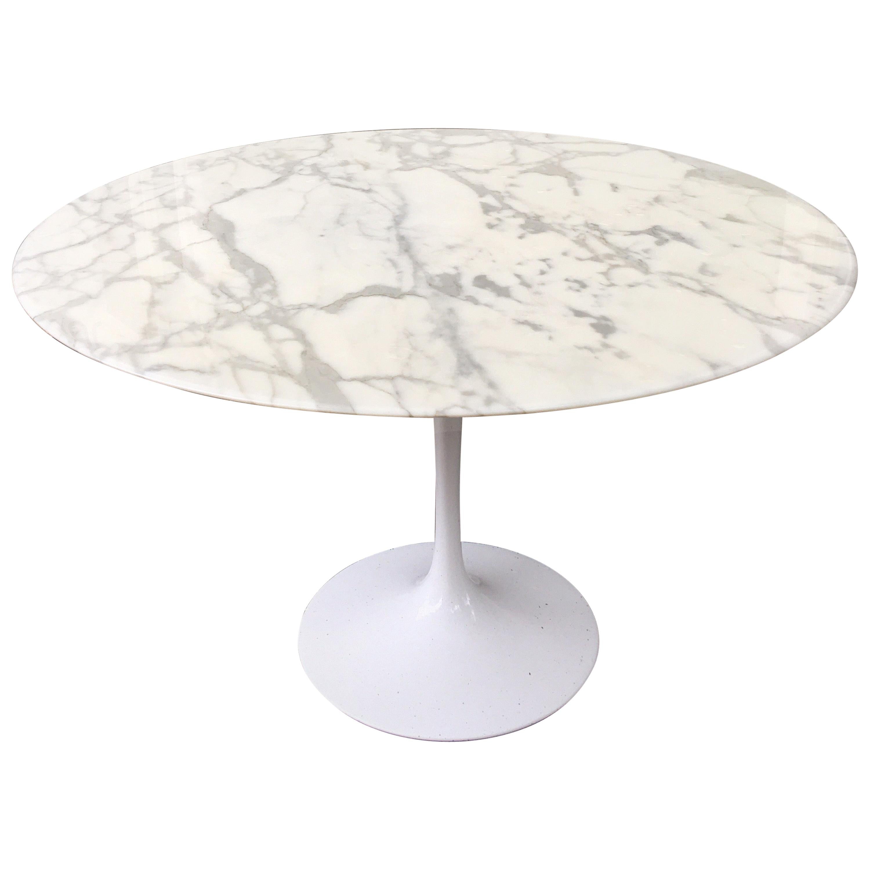 Saarinen Pedestal Table